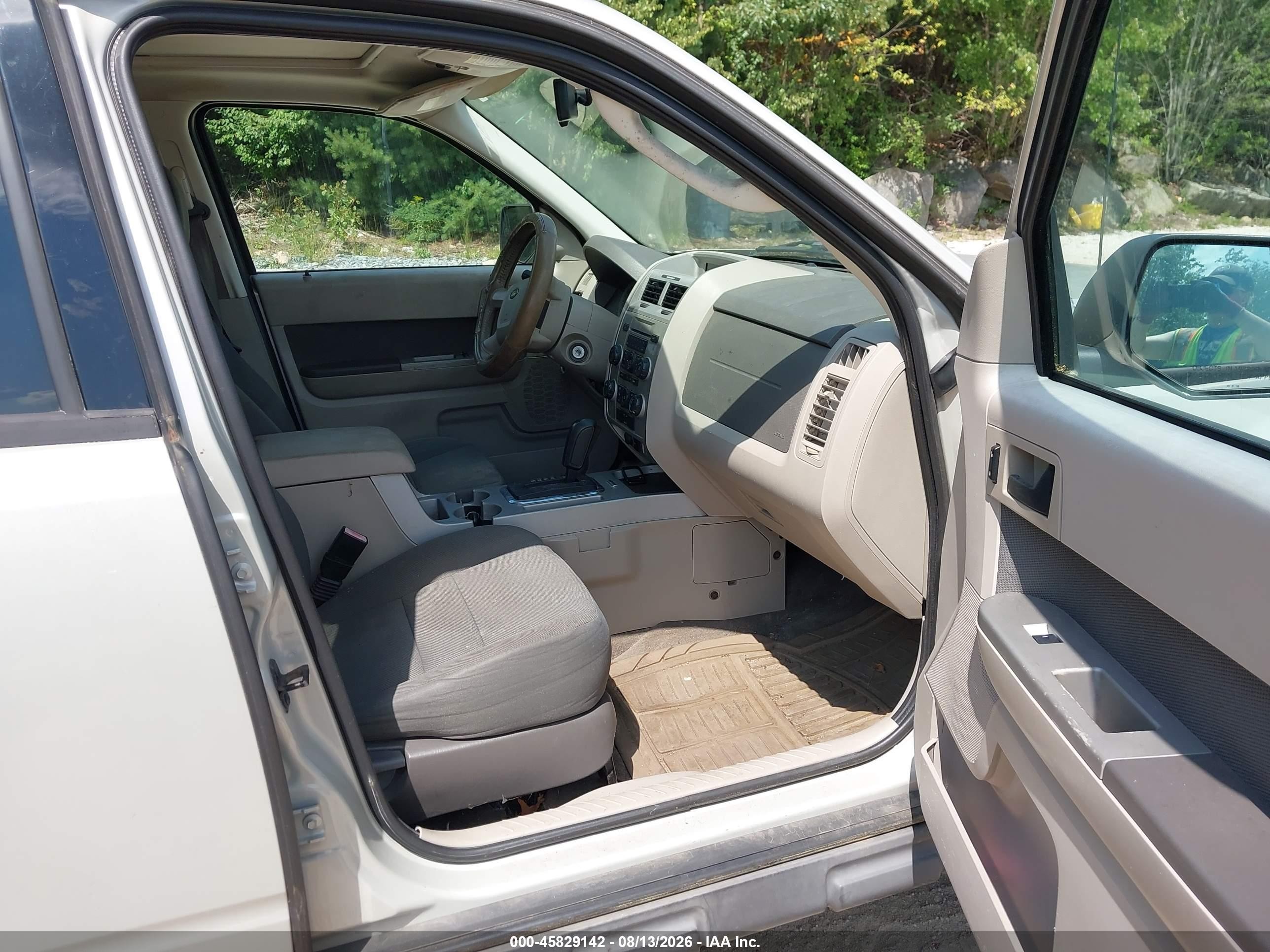 2009 Ford Escape Xlt Beige vin: 1FMCU93729KA44450
