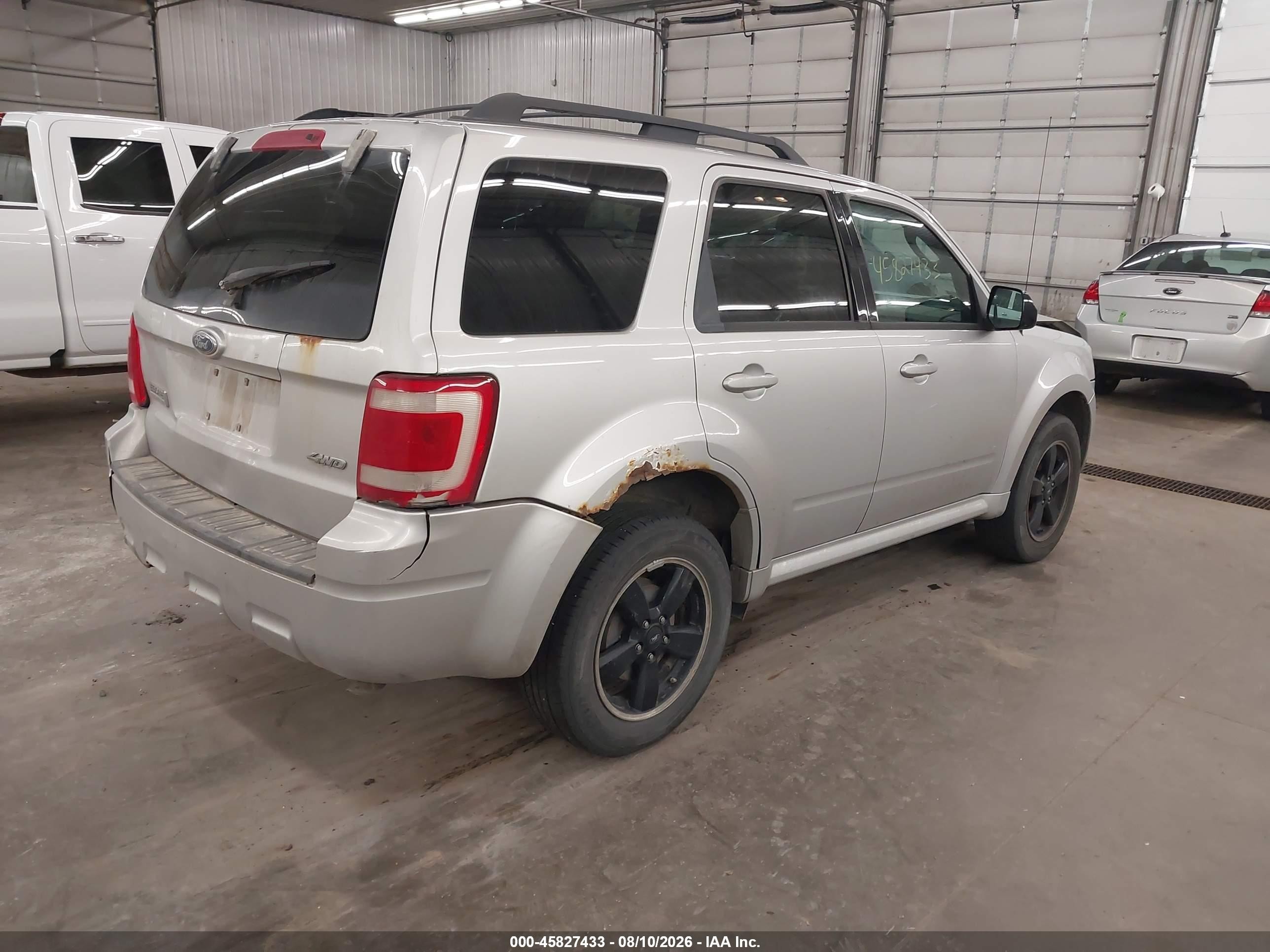 2009 Ford Escape Xlt Серебряный vin: 1FMCU93749KB78456