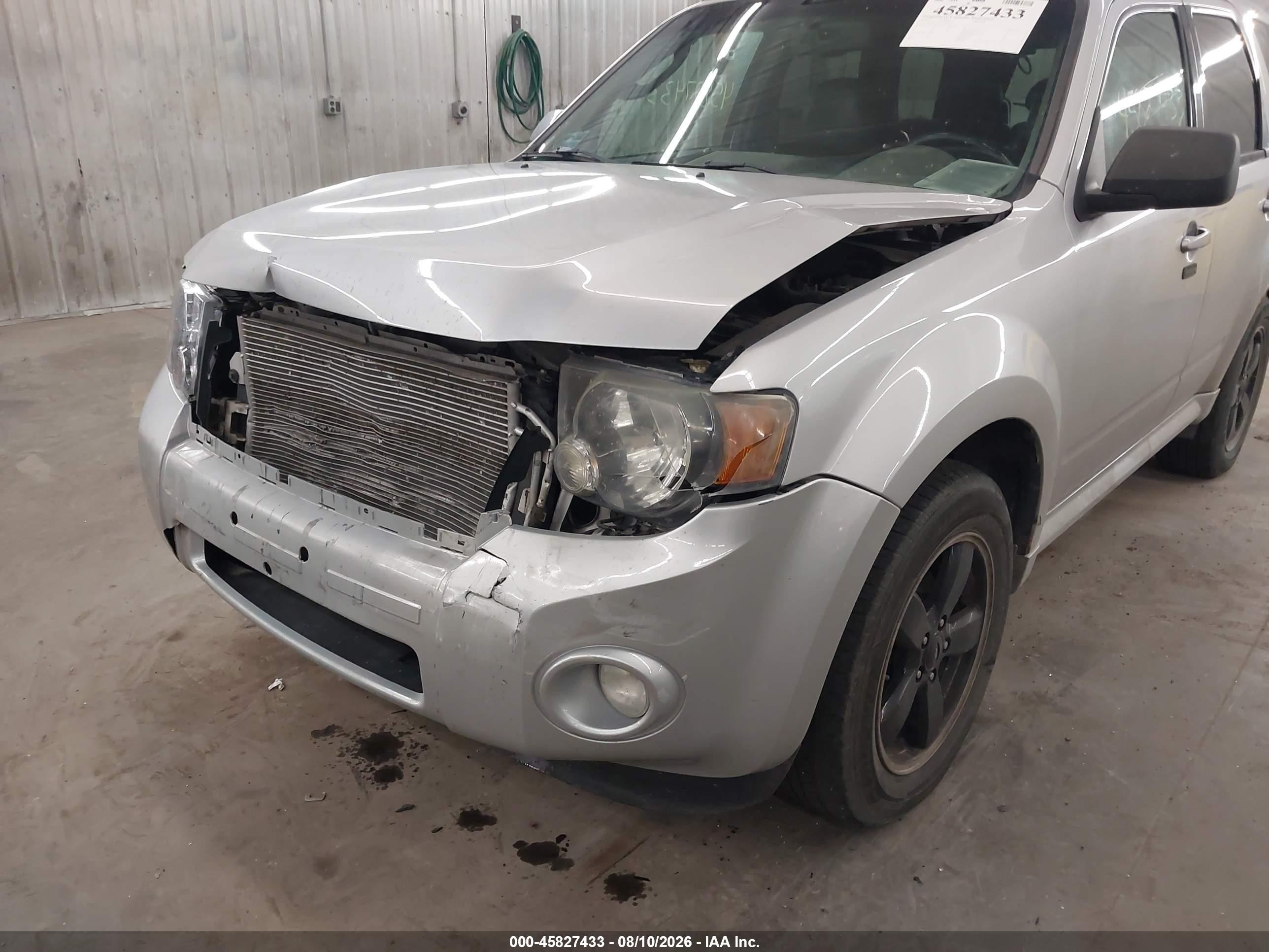 2009 Ford Escape Xlt Серебряный vin: 1FMCU93749KB78456