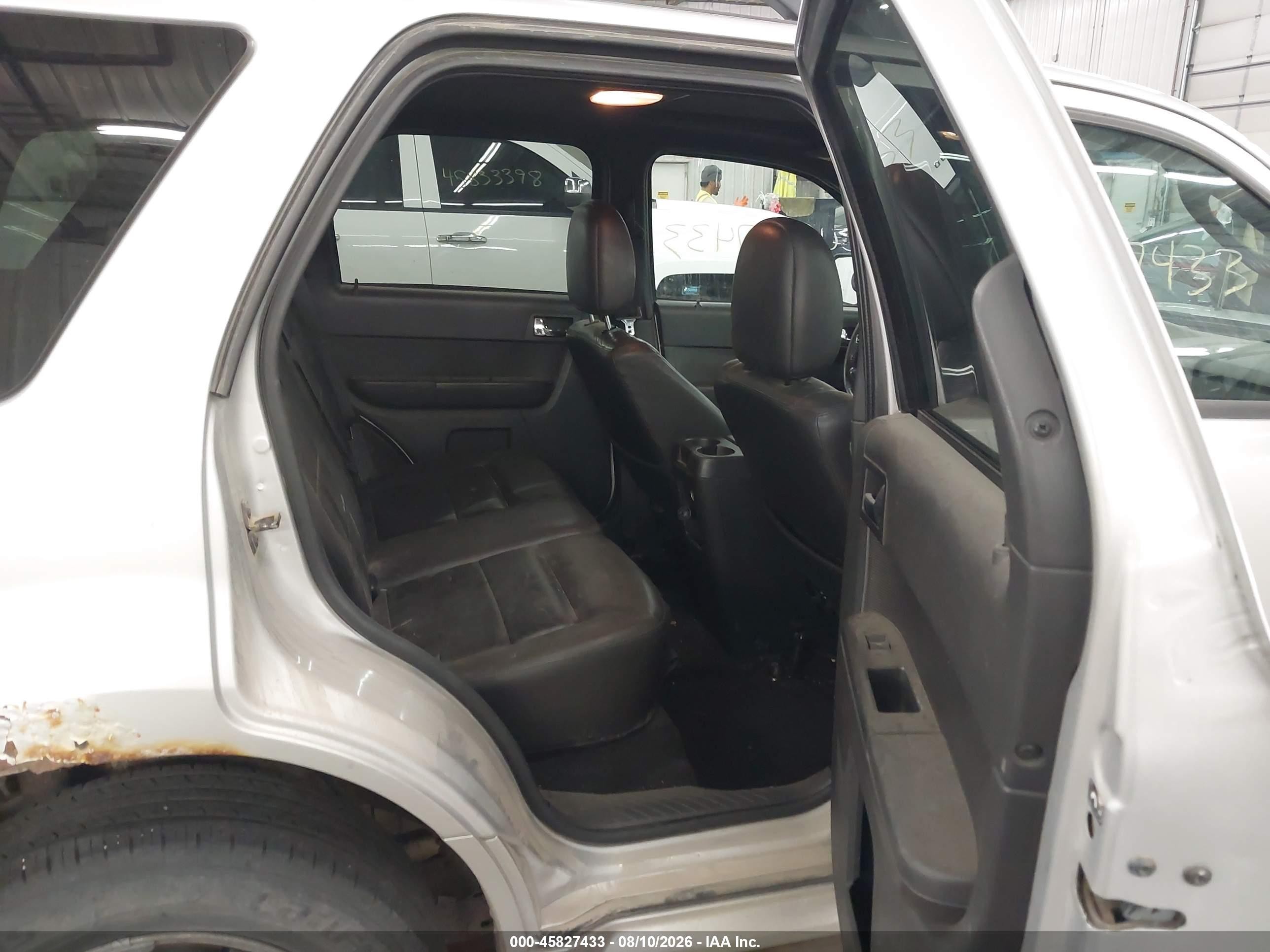2009 Ford Escape Xlt Серебряный vin: 1FMCU93749KB78456