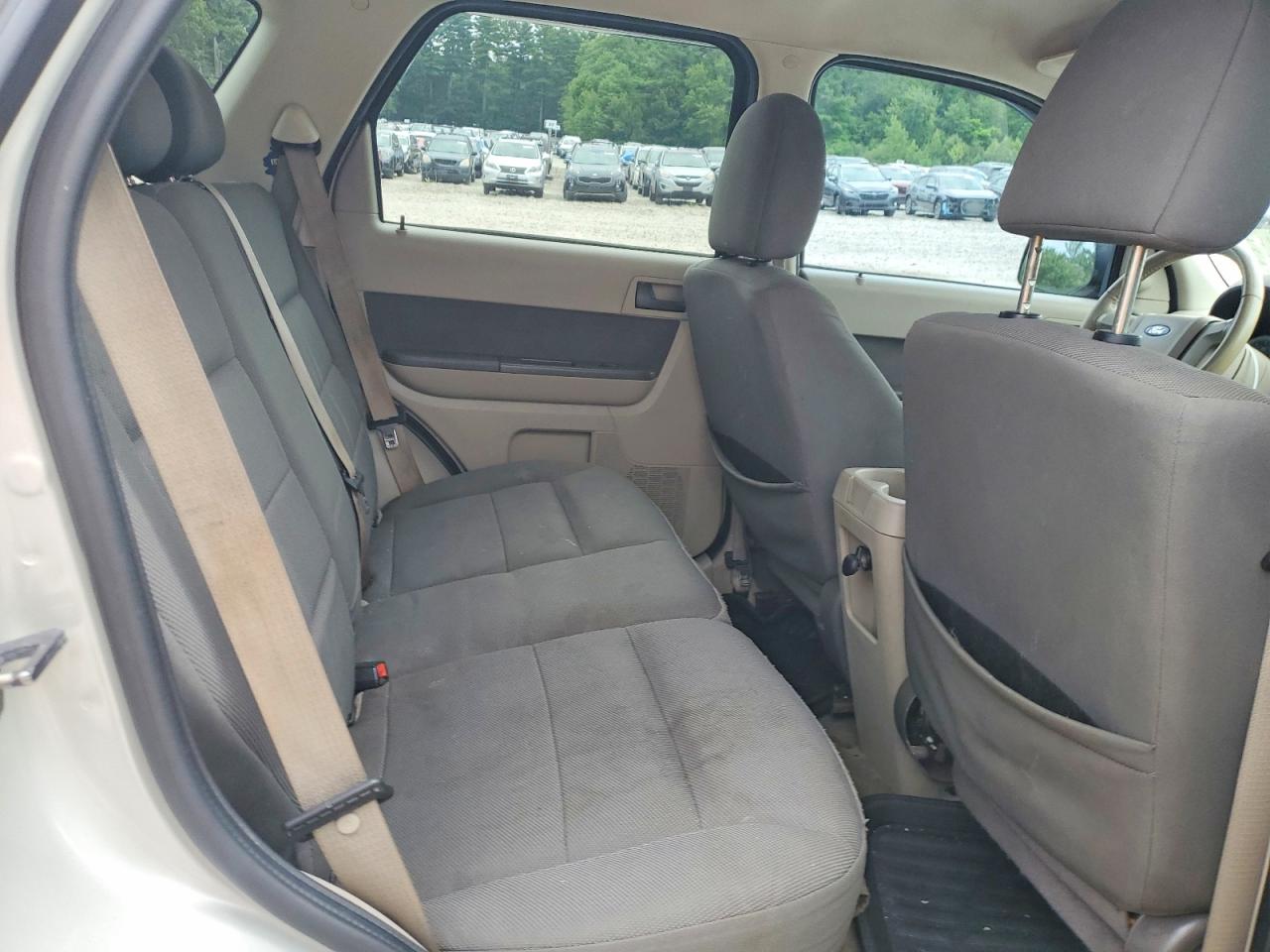 2009 Ford Escape Xlt White vin: 1FMCU93759KA63705