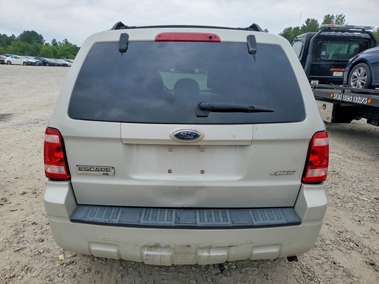 2009 Ford Escape Xlt White vin: 1FMCU93759KA63705