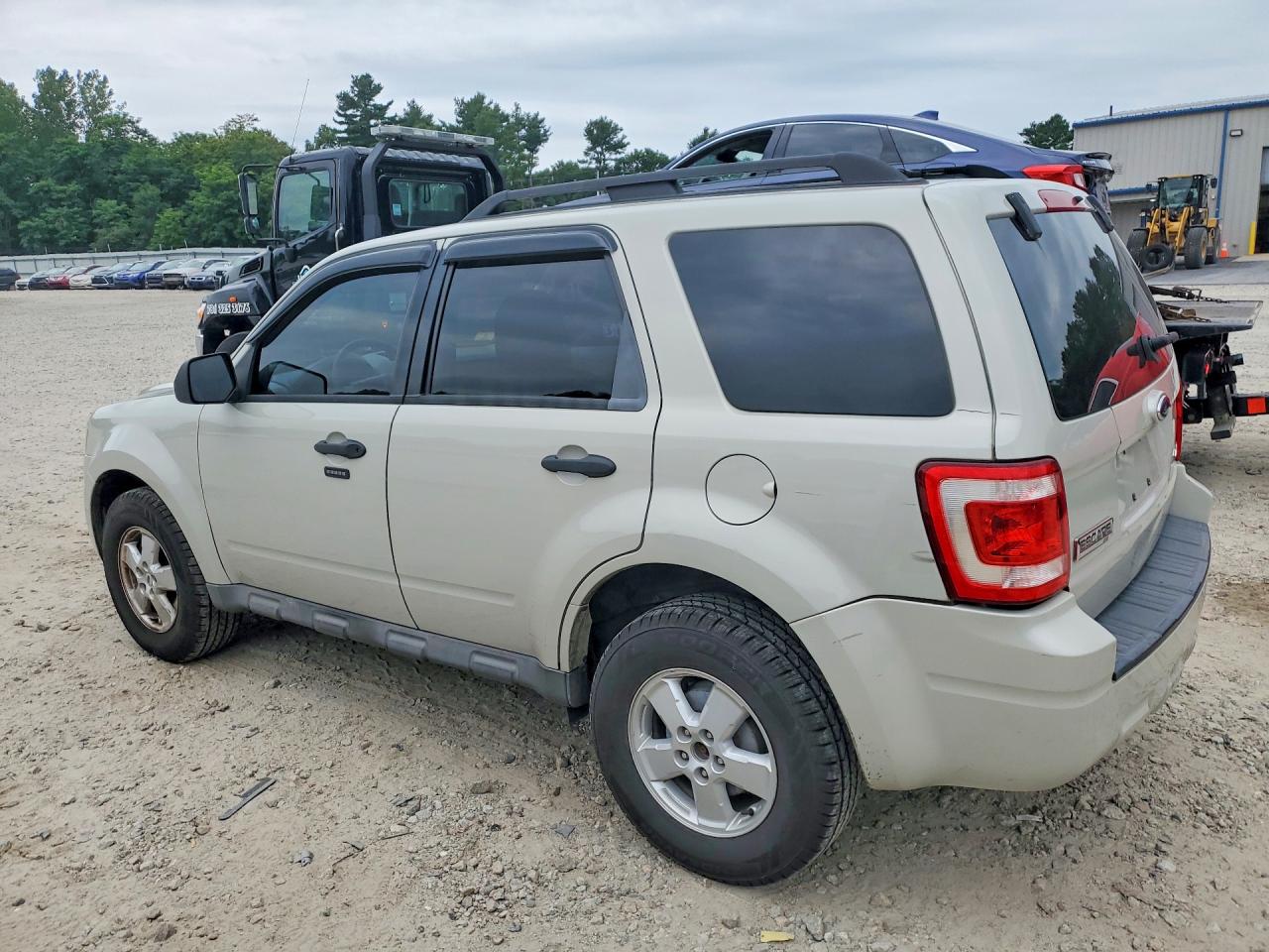 2009 Ford Escape Xlt White vin: 1FMCU93759KA63705
