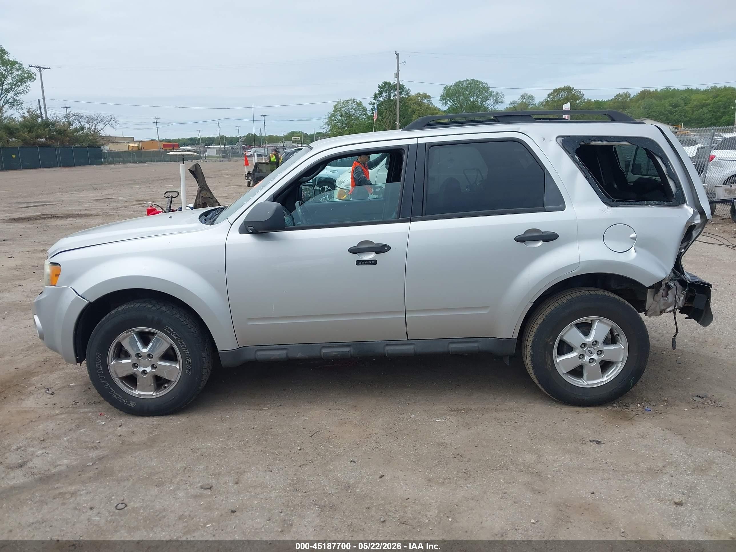 2009 Ford Escape Xlt Gray vin: 1FMCU93759KA74932