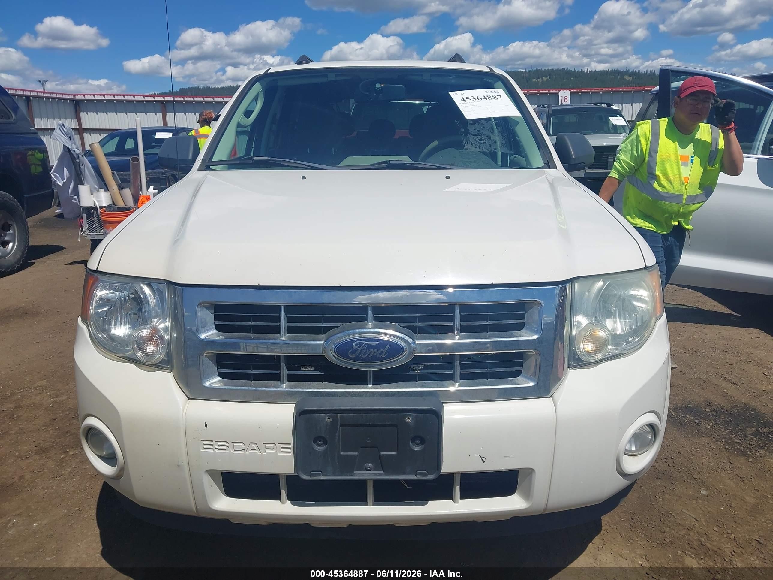 2009 Ford Escape Xlt White vin: 1FMCU93789KA99758