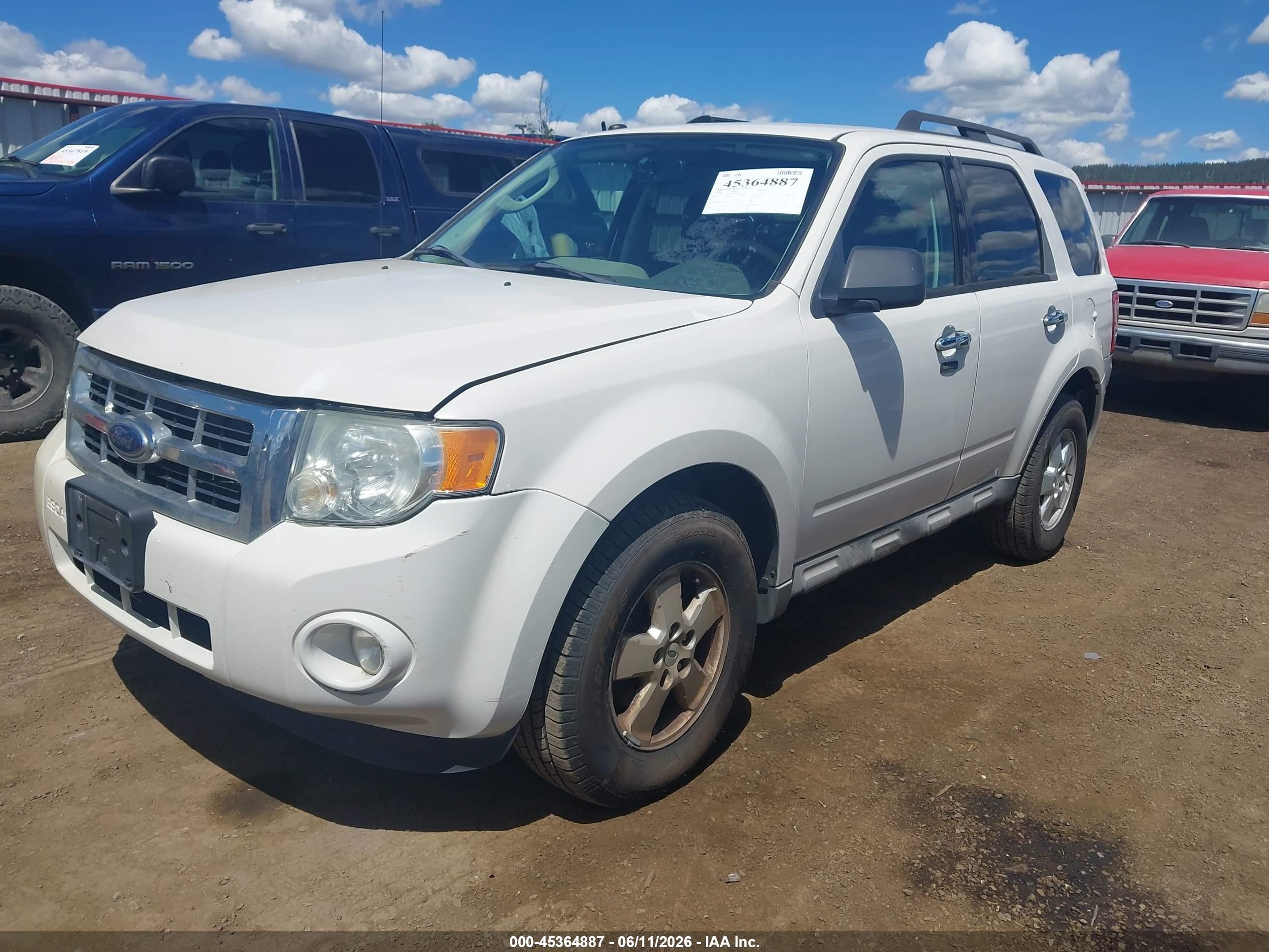 2009 Ford Escape Xlt White vin: 1FMCU93789KA99758