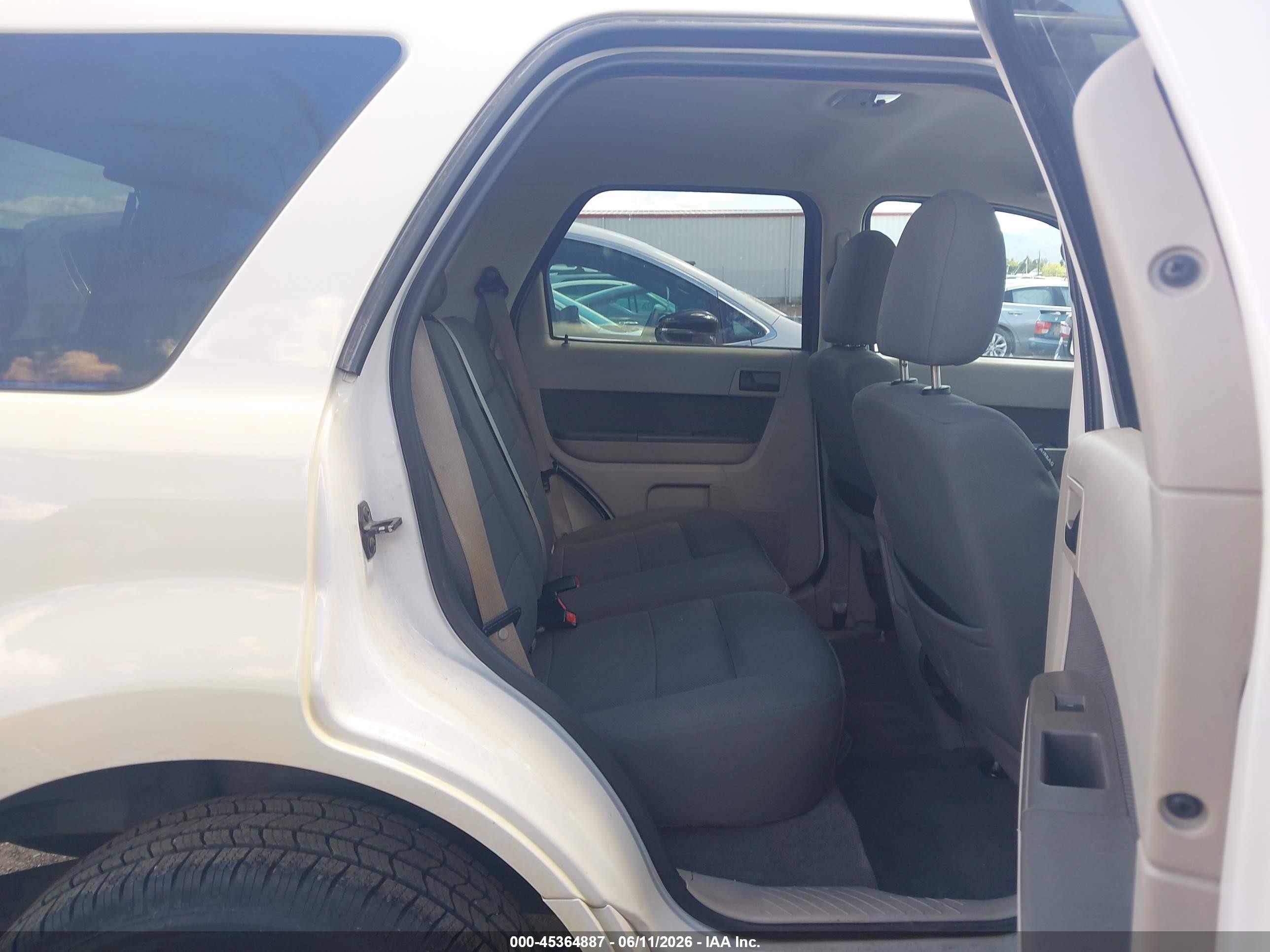 2009 Ford Escape Xlt White vin: 1FMCU93789KA99758