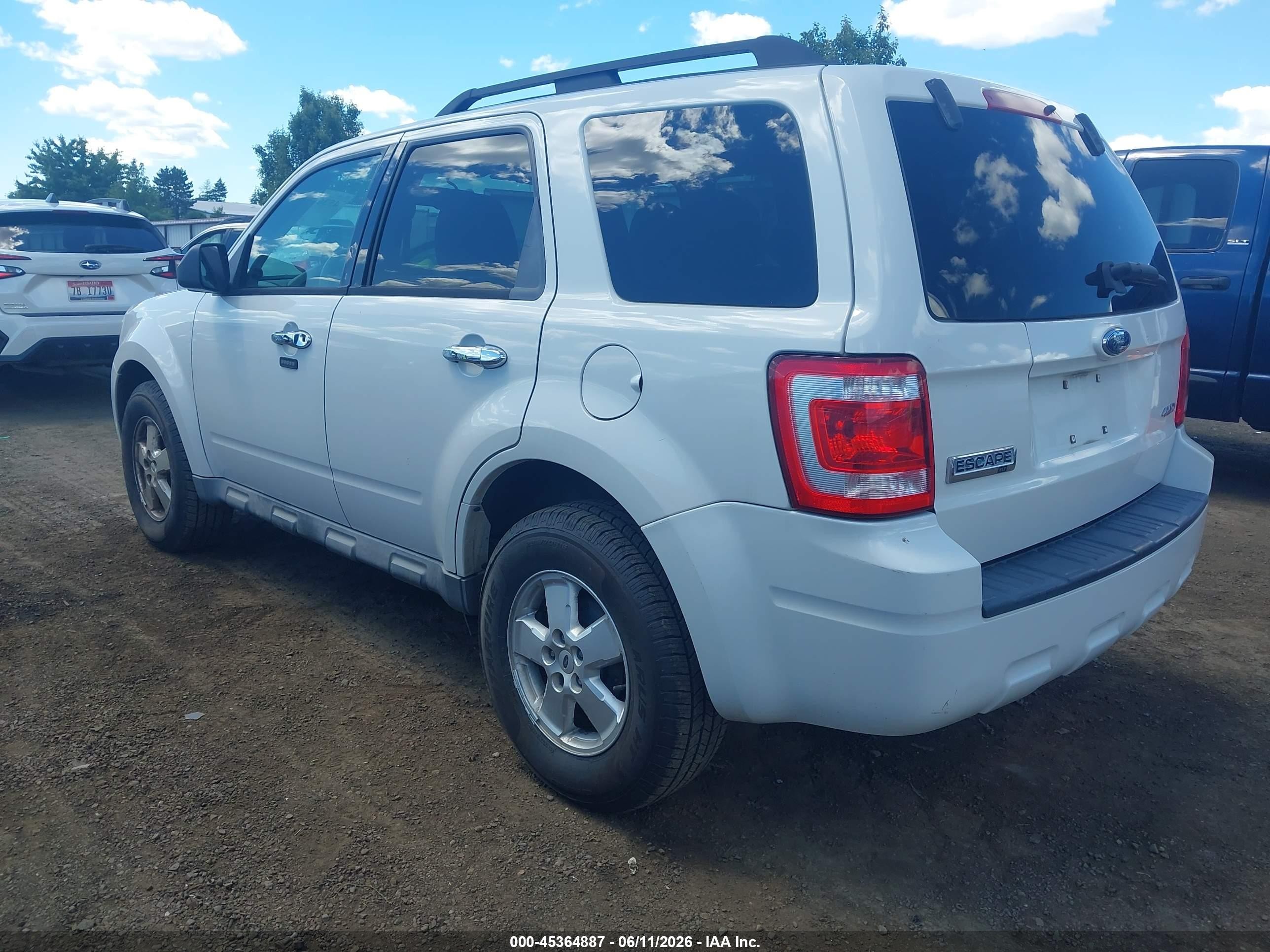 2009 Ford Escape Xlt White vin: 1FMCU93789KA99758