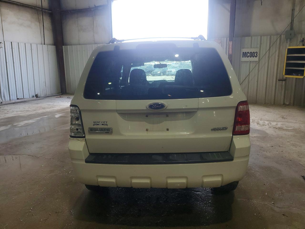 2009 Ford Escape Xlt White vin: 1FMCU93789KB28515