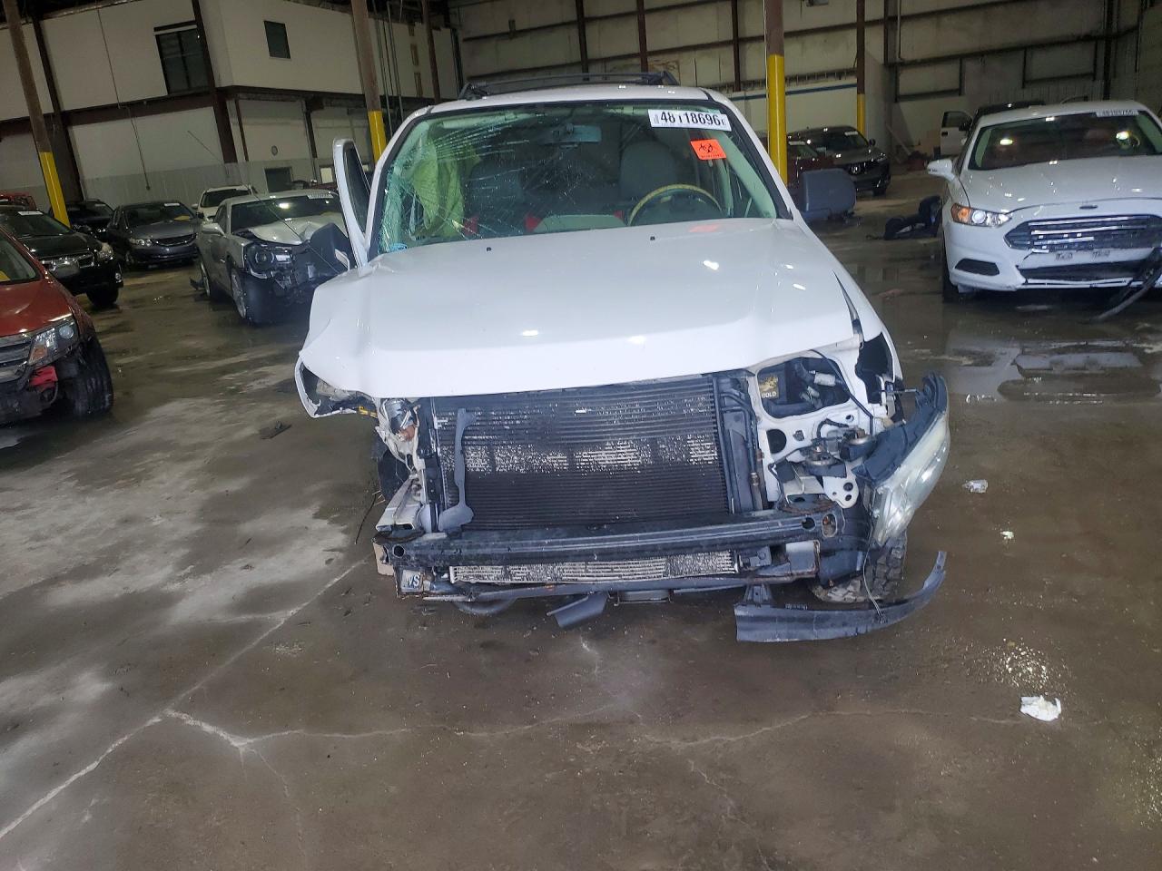 2009 Ford Escape Xlt White vin: 1FMCU93789KB28515