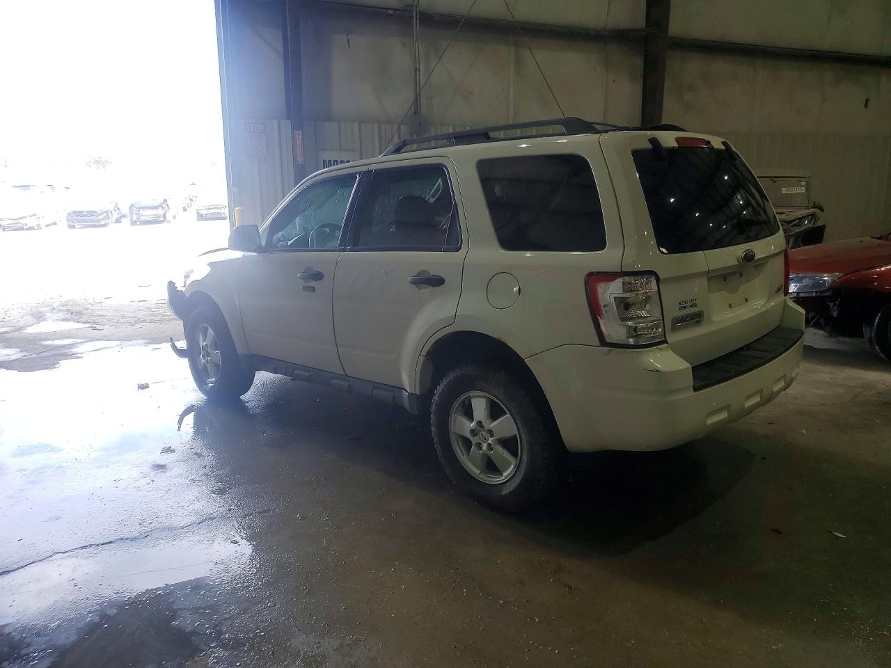 2009 Ford Escape Xlt White vin: 1FMCU93789KB28515