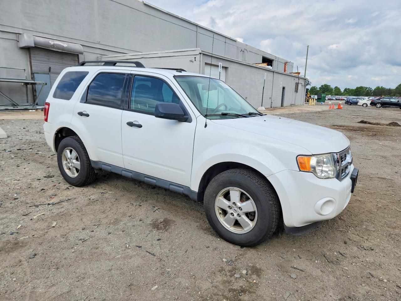 2009 Ford Escape White vin: 1FMCU93G49KA86196