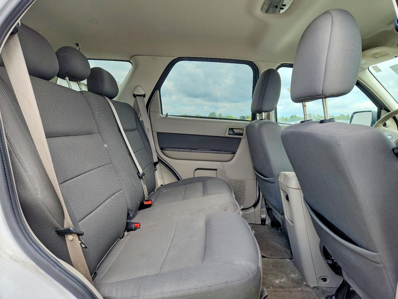 2009 Ford Escape White vin: 1FMCU93G49KA86196