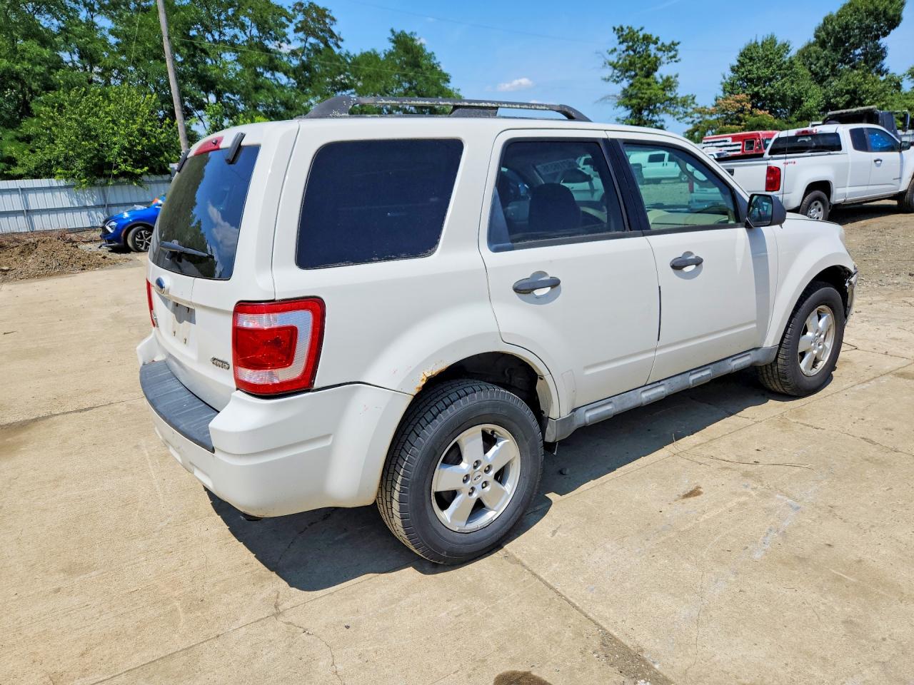2009 Ford Escape Xlt Белый vin: 1FMCU93G59KC56808