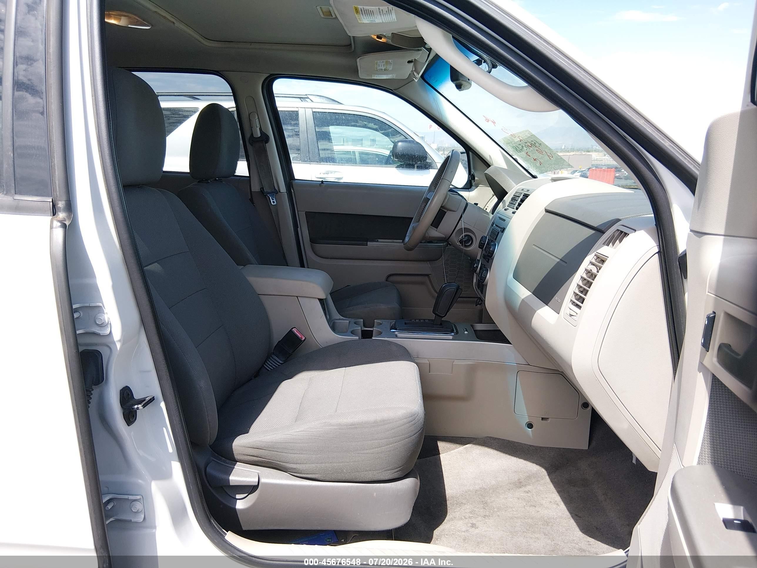 2009 Ford Escape Xlt White vin: 1FMCU93G69KB28545