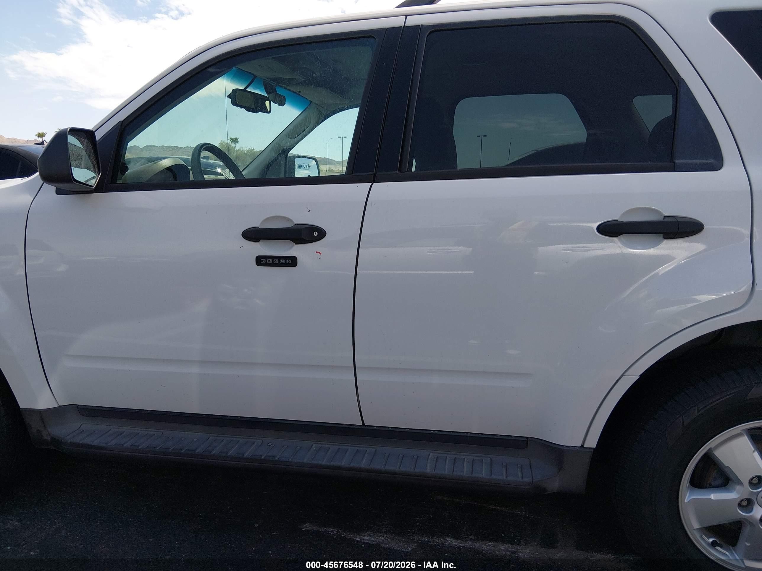 2009 Ford Escape Xlt White vin: 1FMCU93G69KB28545