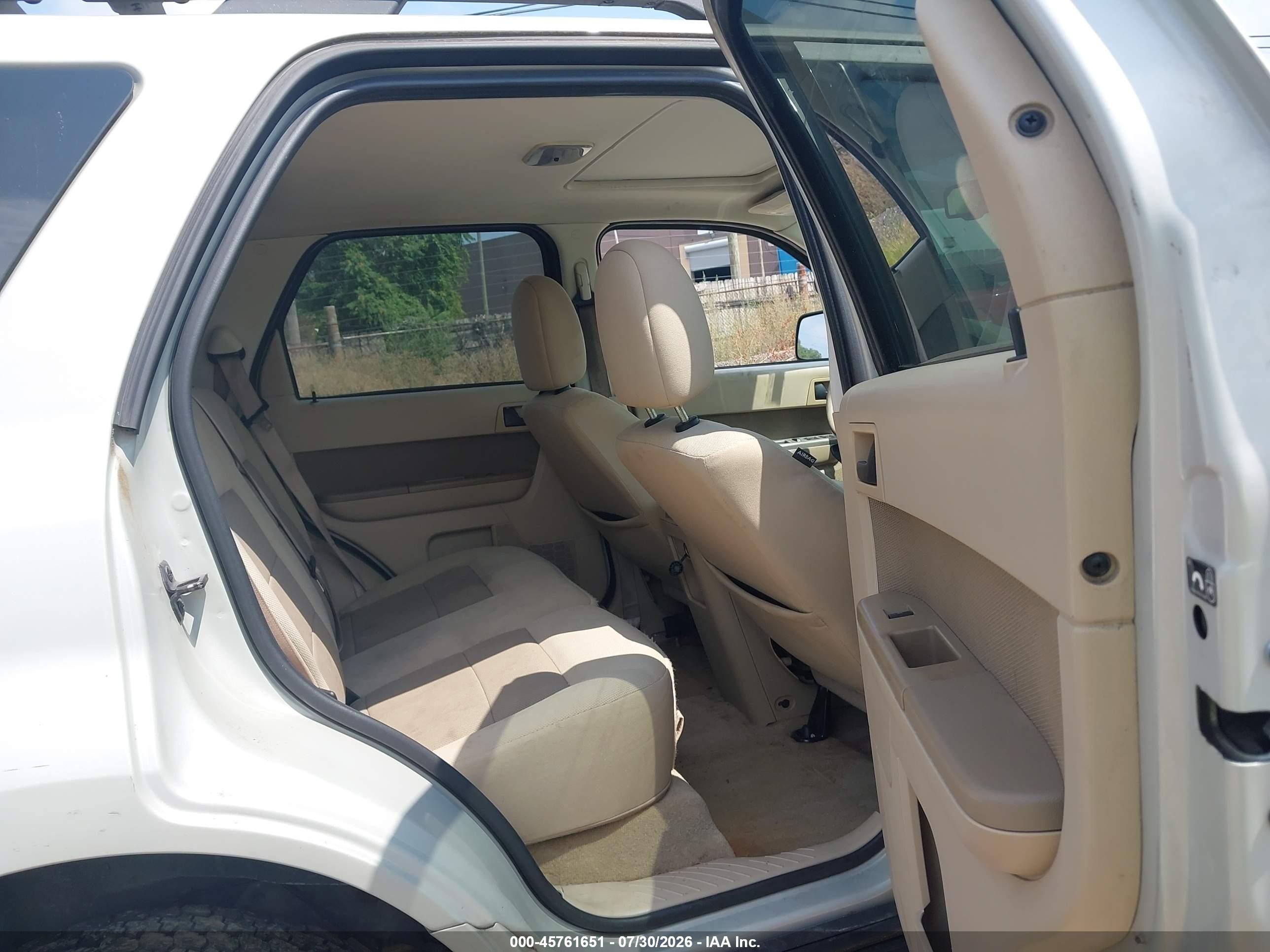 2009 Ford Escape Xlt Cream vin: 1FMCU93G79KB01001