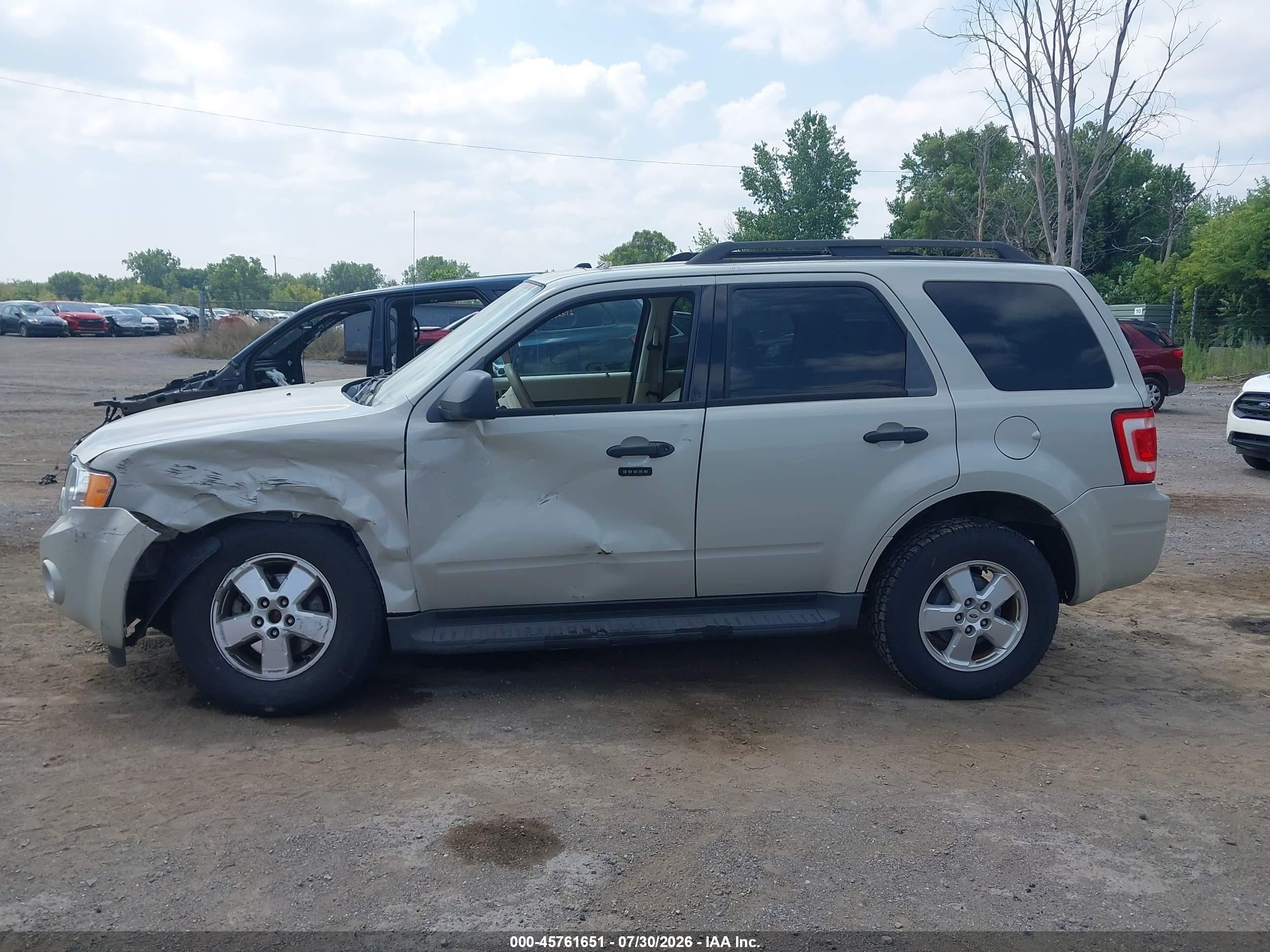 2009 Ford Escape Xlt Cream vin: 1FMCU93G79KB01001