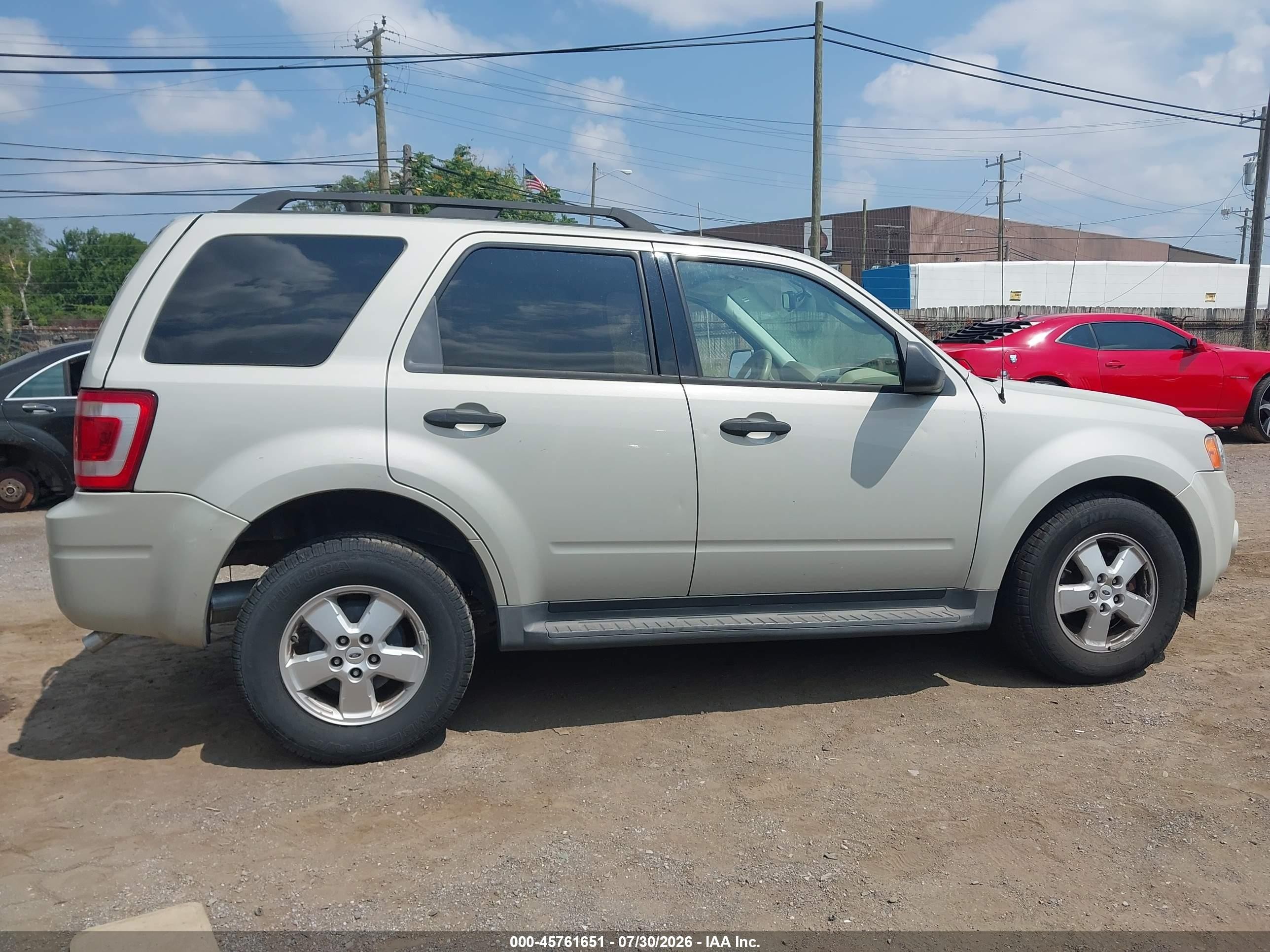 2009 Ford Escape Xlt Cream vin: 1FMCU93G79KB01001