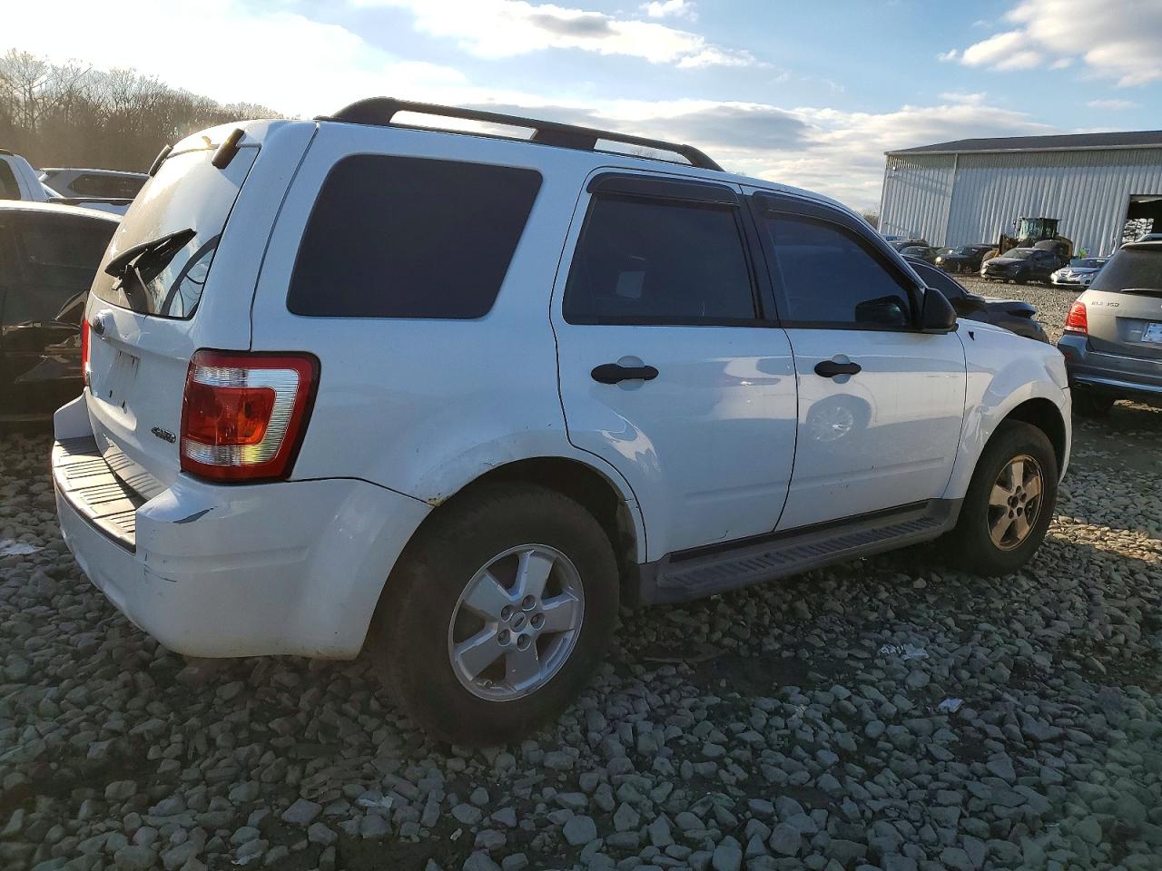 2009 Ford Escape Xlt White vin: 1FMCU93G89KC38304