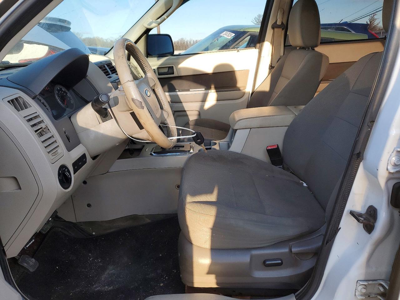 2009 Ford Escape Xlt White vin: 1FMCU93G89KC38304