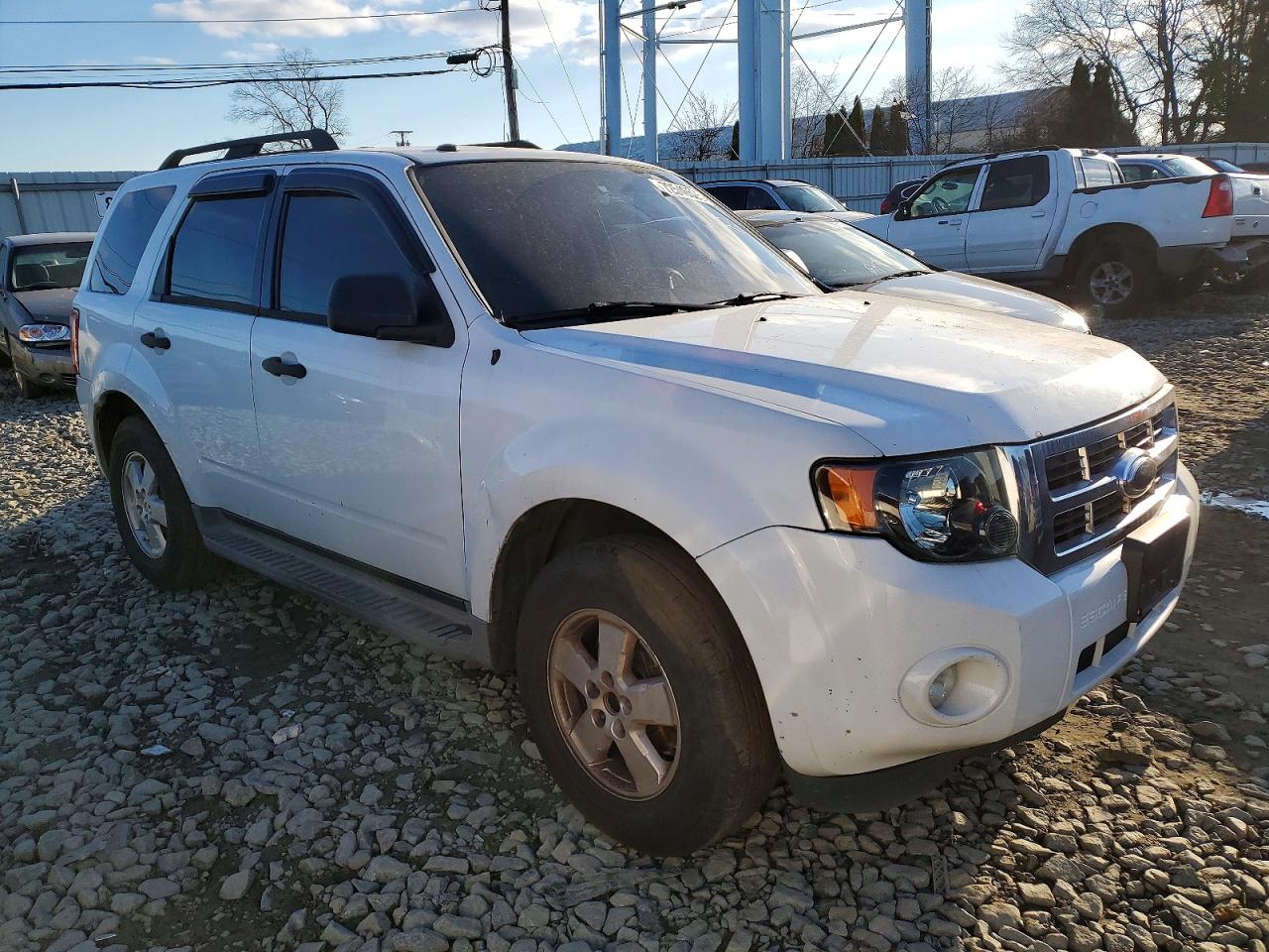 2009 Ford Escape Xlt White vin: 1FMCU93G89KC38304