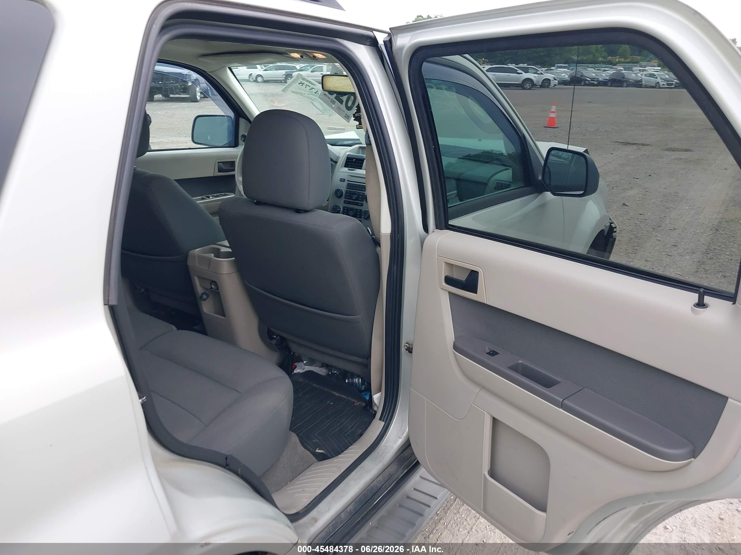 2009 Ford Escape Xlt White vin: 1FMCU93G89KC47147