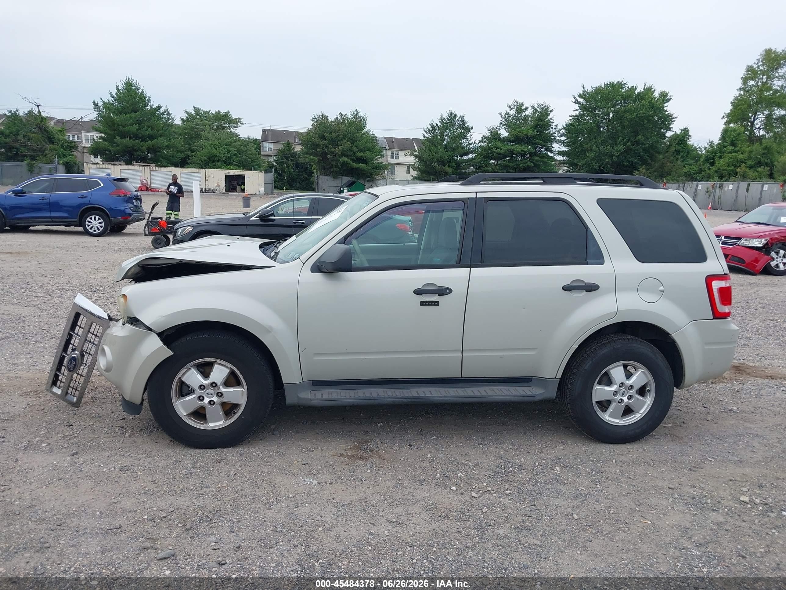 2009 Ford Escape Xlt White vin: 1FMCU93G89KC47147