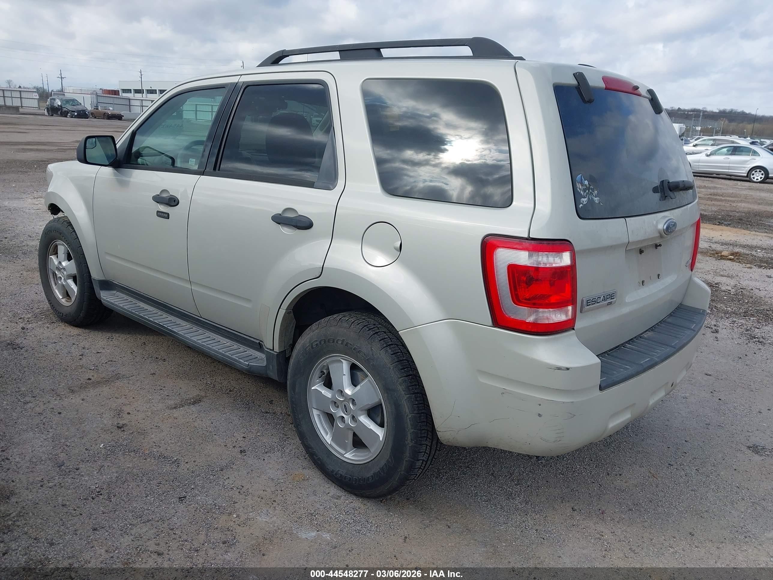 2009 Ford Escape Xlt Beige vin: 1FMCU93G99KB77593