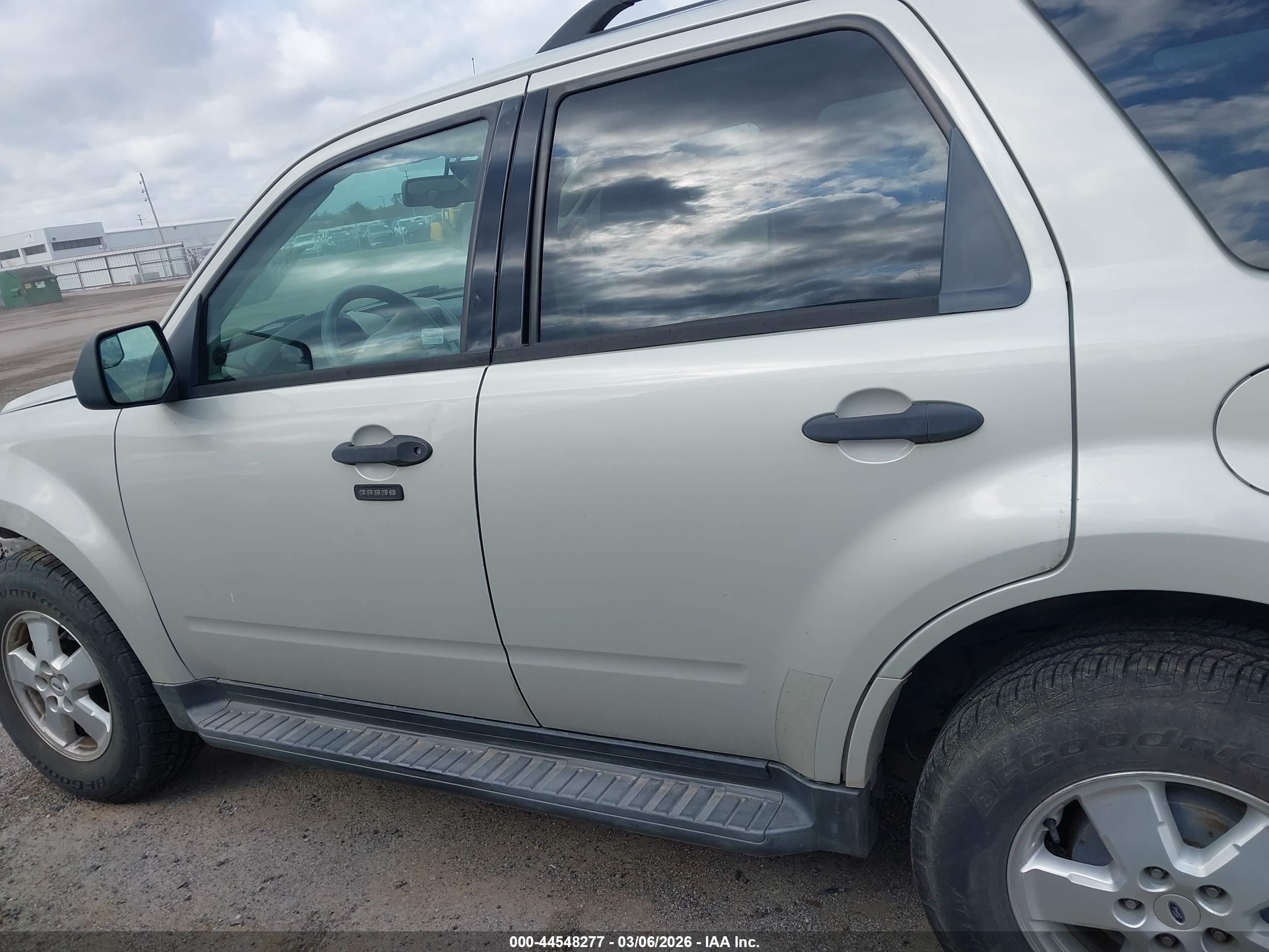 2009 Ford Escape Xlt Beige vin: 1FMCU93G99KB77593