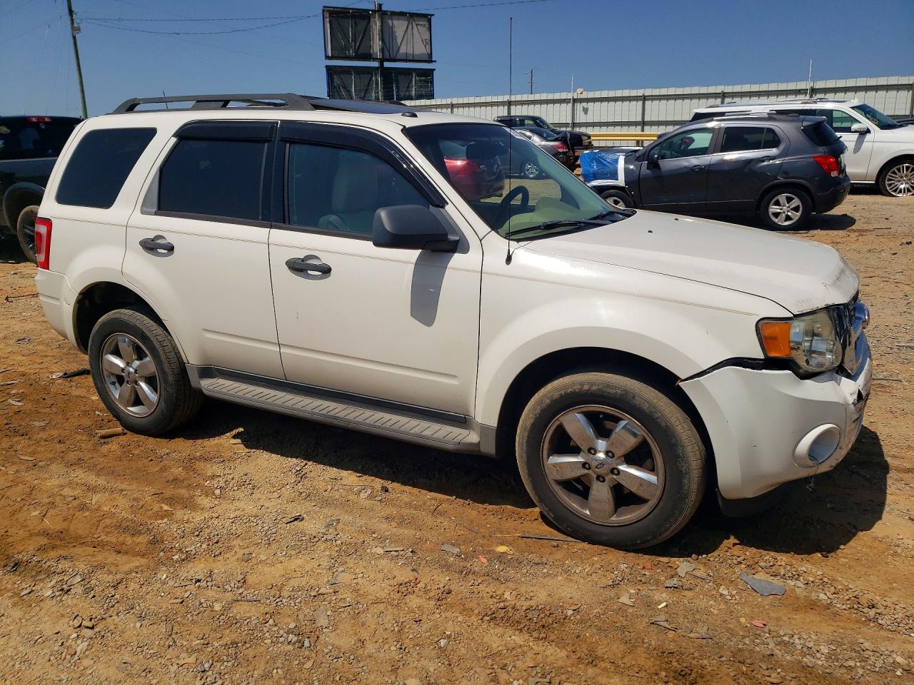 2009 Ford Escape Xlt White vin: 1FMCU93GX9KA79818