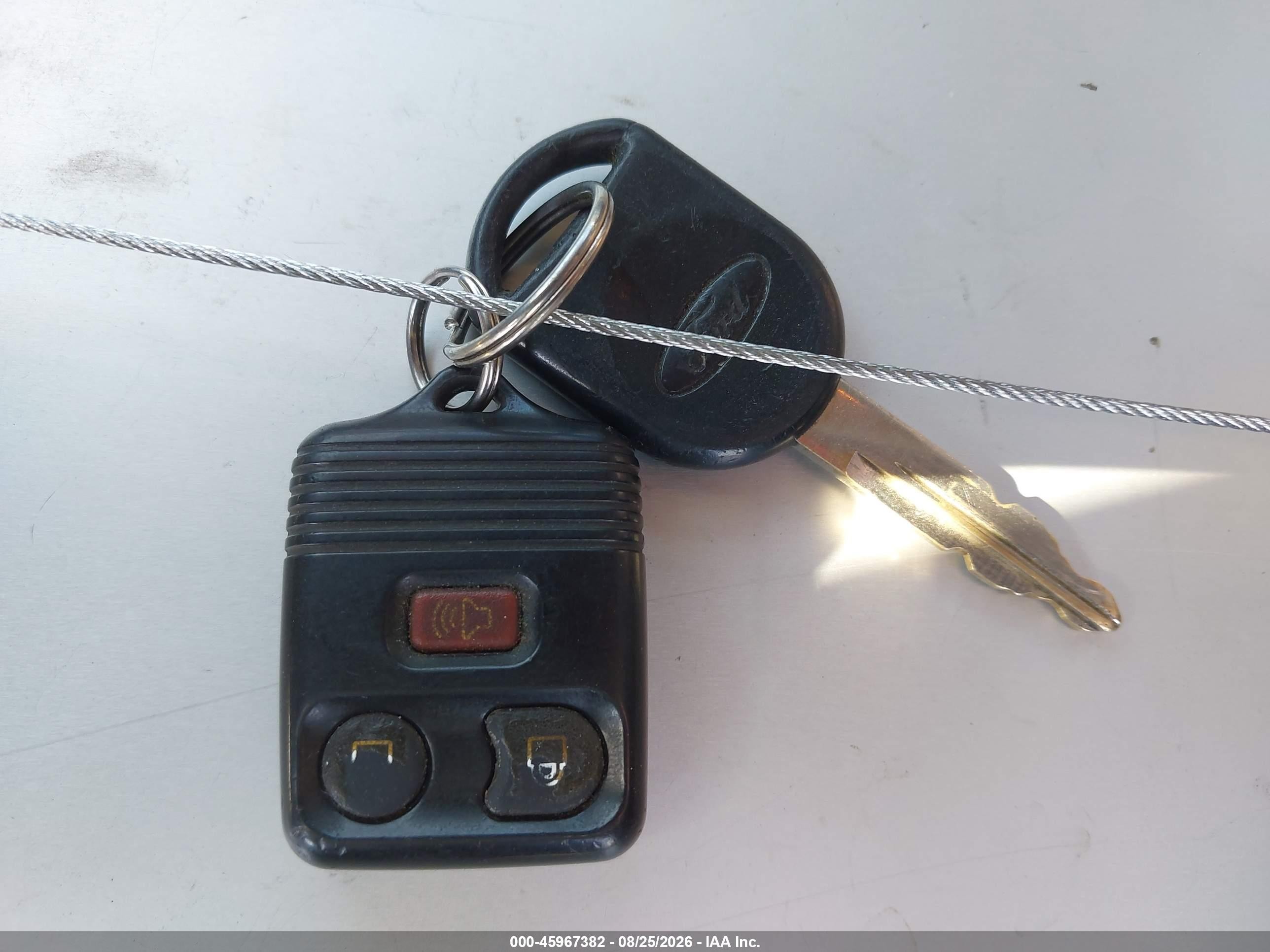 2007 Ford Escape Xlt Белый vin: 1FMCU93Z97KC05939