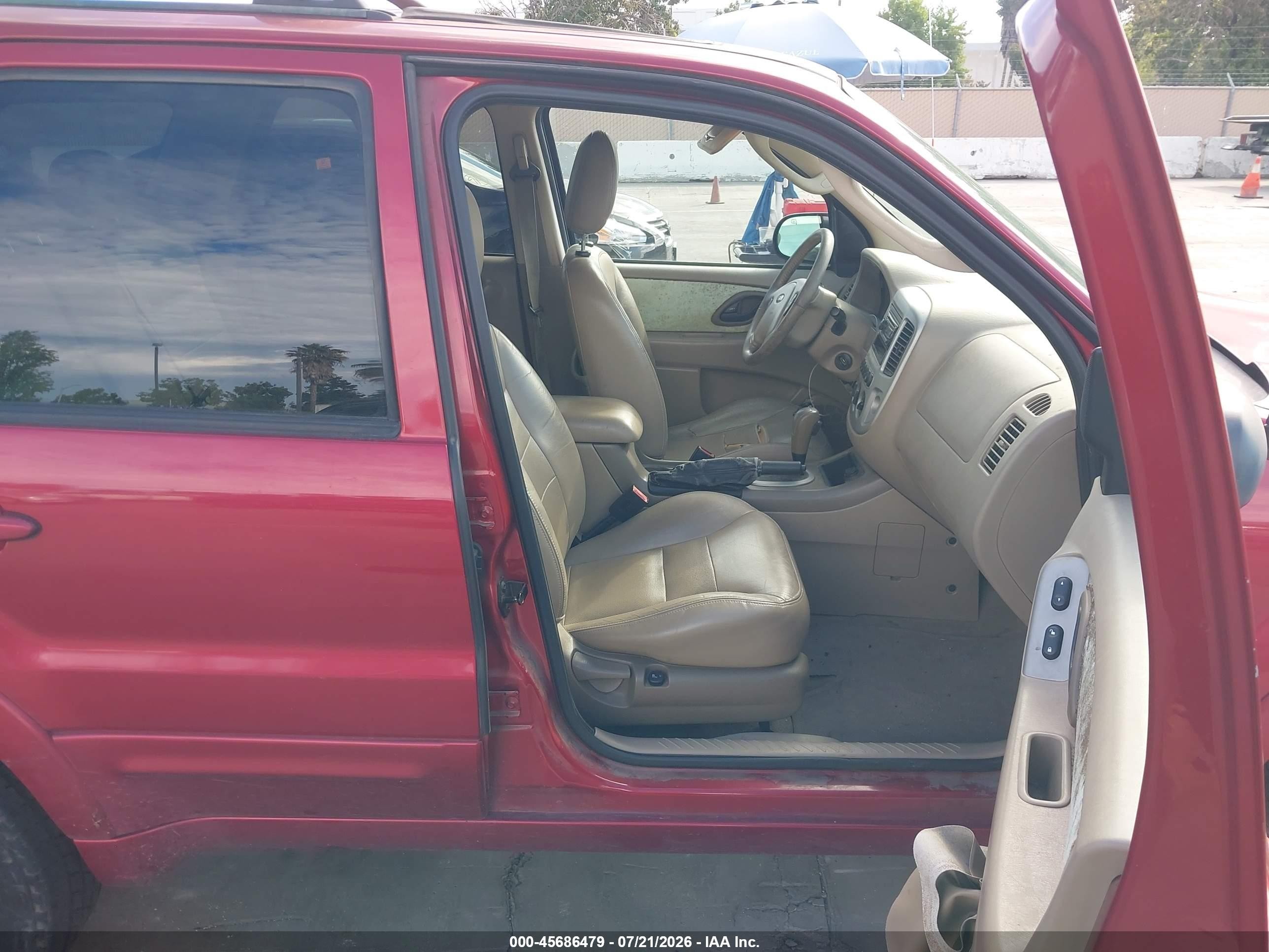 2005 Ford Escape Limited Red vin: 1FMCU94115KC22126