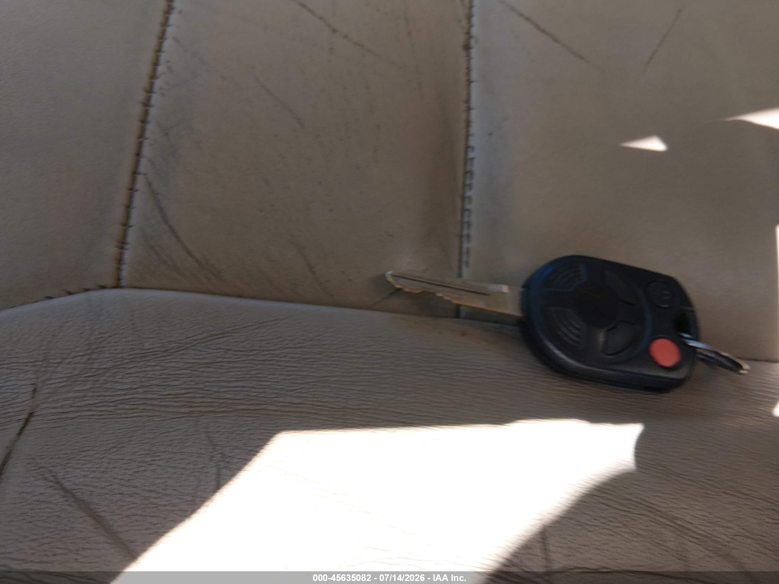 2008 Ford Escape Limited White vin: 1FMCU94118KC41098