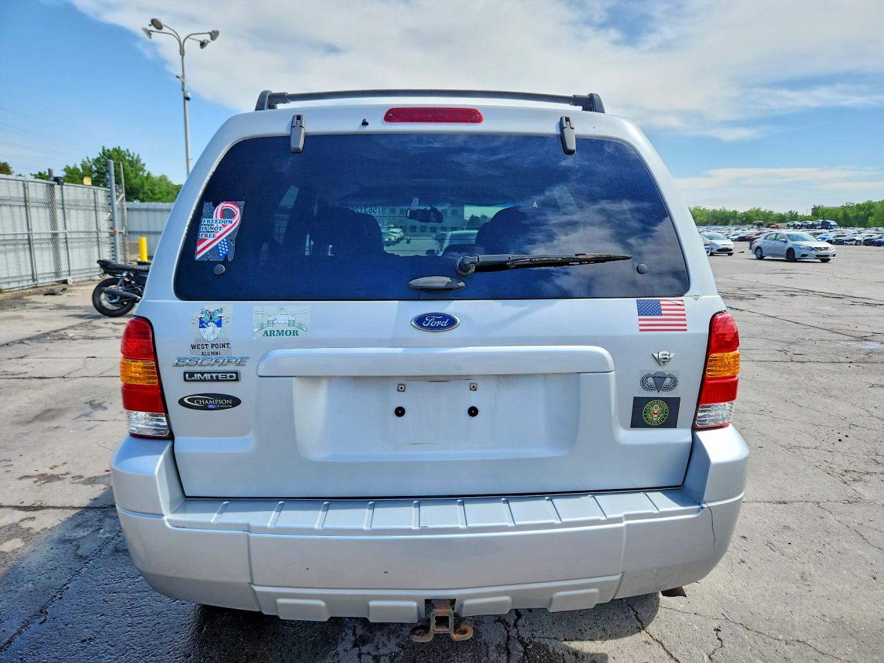 2007 Ford Escape Limited Silver vin: 1FMCU94137KB78181