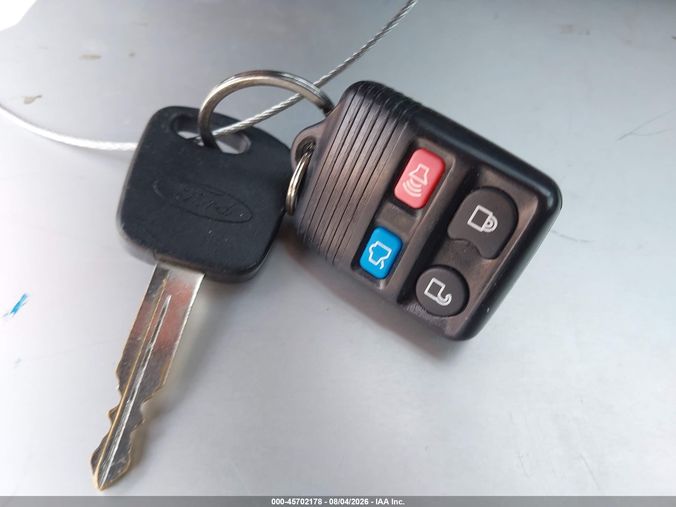 2004 Ford Escape Limited Серебряный vin: 1FMCU94144KA71250