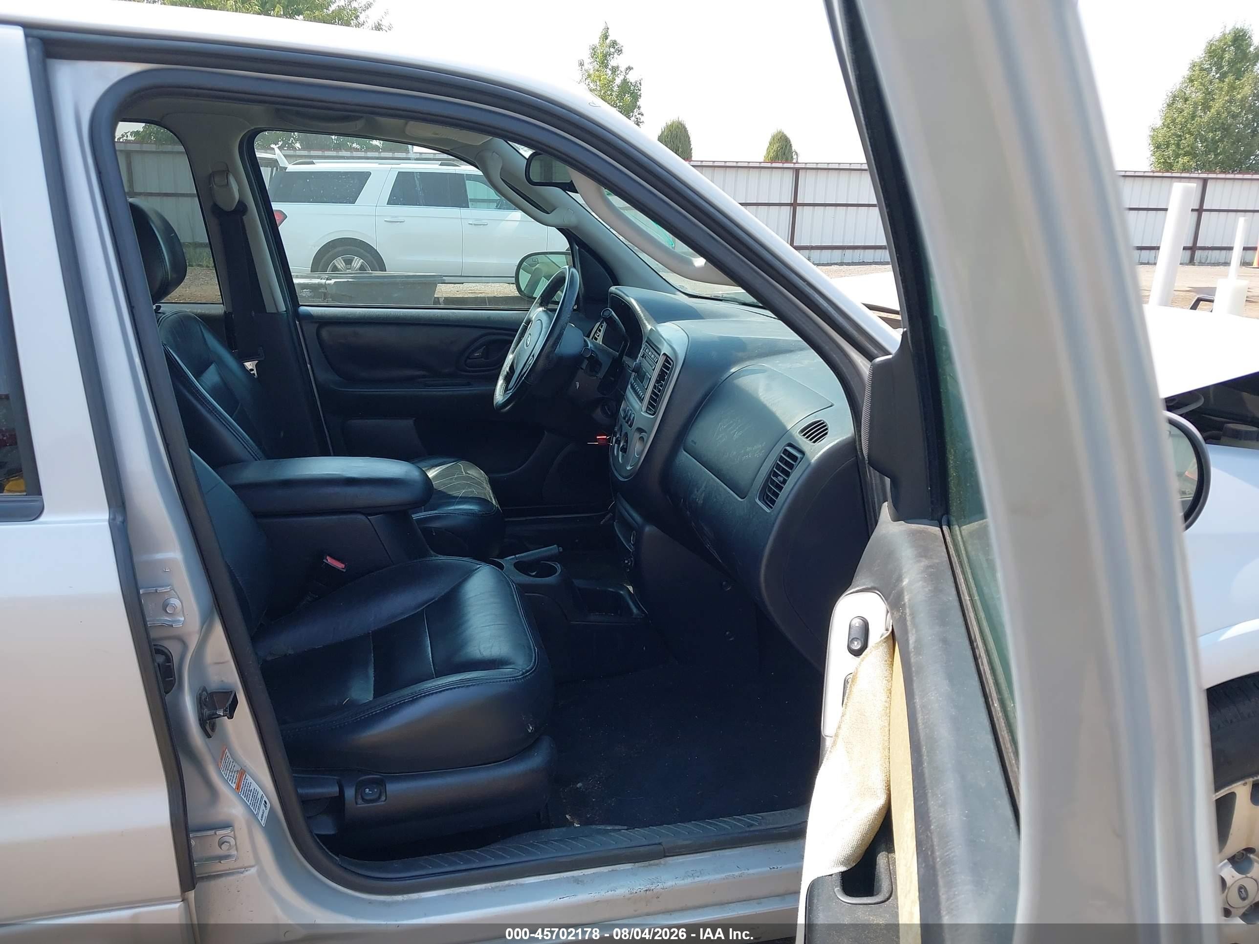 2004 Ford Escape Limited Серебряный vin: 1FMCU94144KA71250