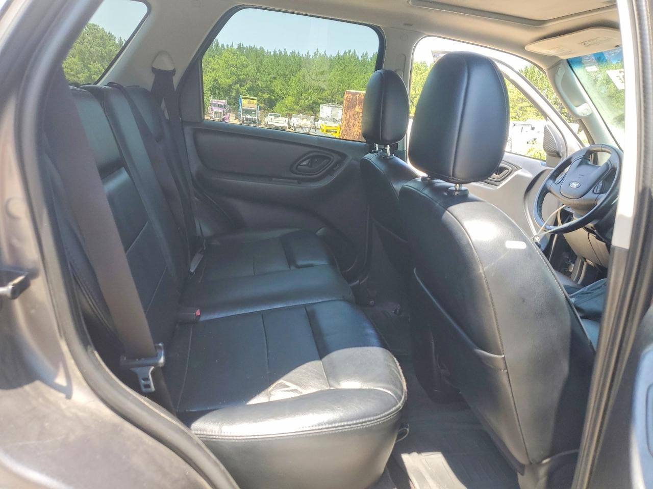 2005 Ford Escape Серый vin: 1FMCU94145KE09103
