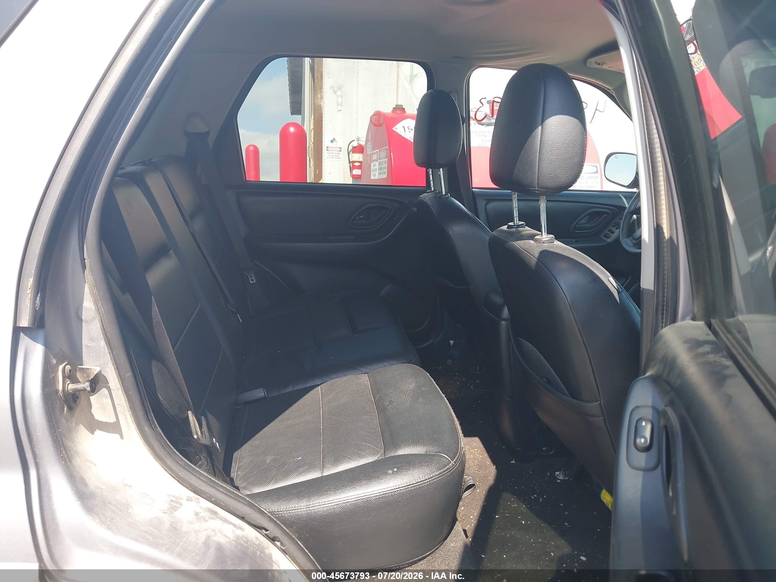 2007 Ford Escape Limited Silver vin: 1FMCU94147KC03556