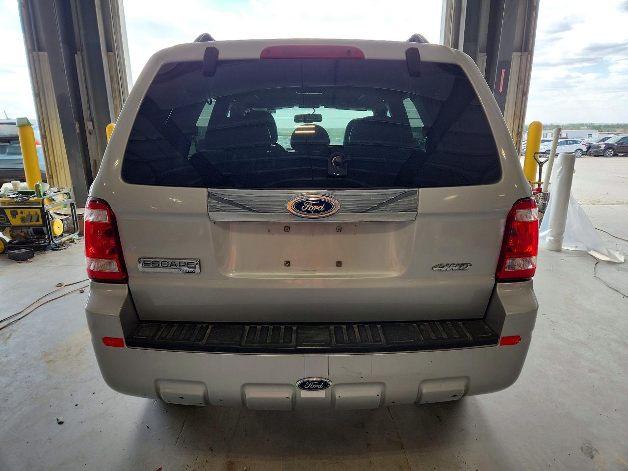 2008 Ford Escape Limited Серебряный vin: 1FMCU94158KB01653