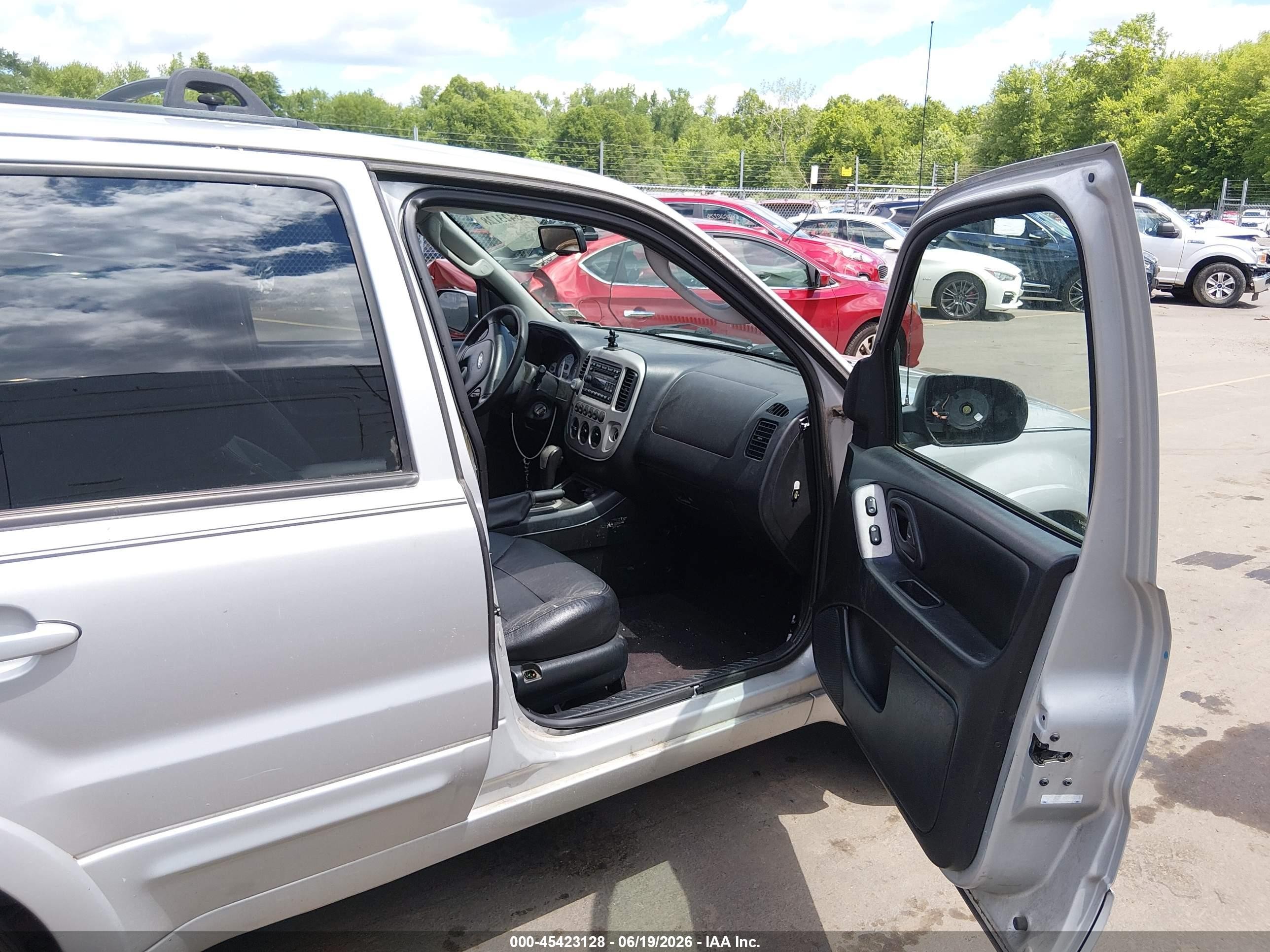 2007 Ford Escape Limited Silver vin: 1FMCU94177KB51002