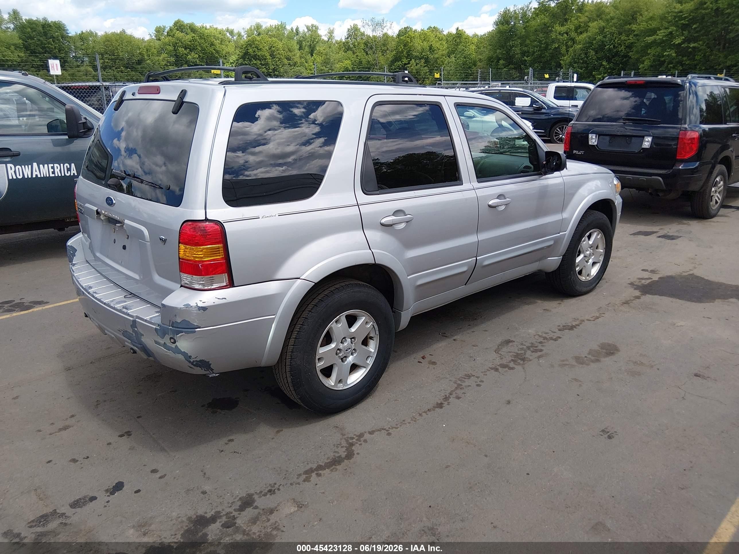 2007 Ford Escape Limited Silver vin: 1FMCU94177KB51002