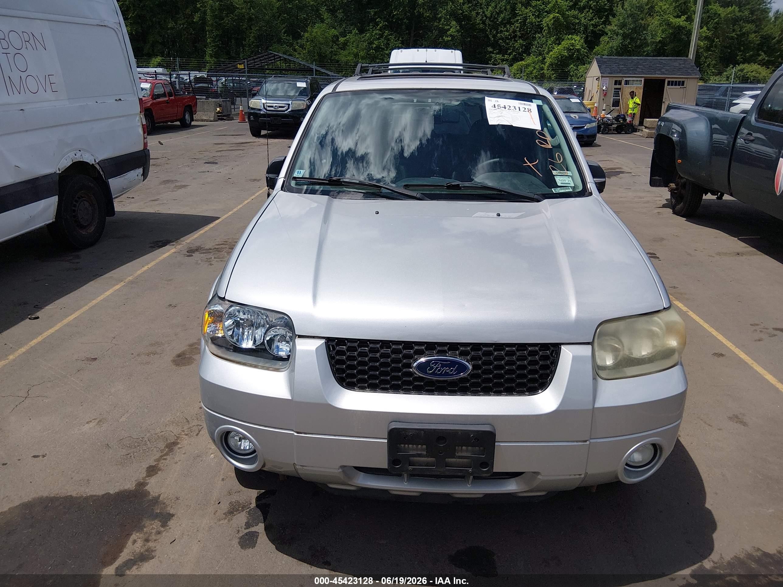 2007 Ford Escape Limited Silver vin: 1FMCU94177KB51002