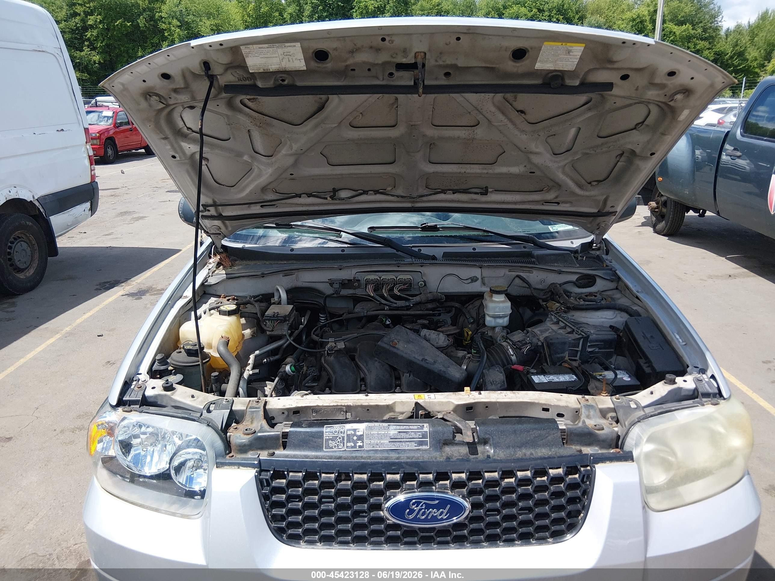 2007 Ford Escape Limited Silver vin: 1FMCU94177KB51002