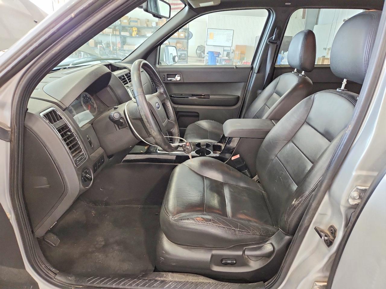 2008 Ford Escape Limited Silver vin: 1FMCU94178KA52004