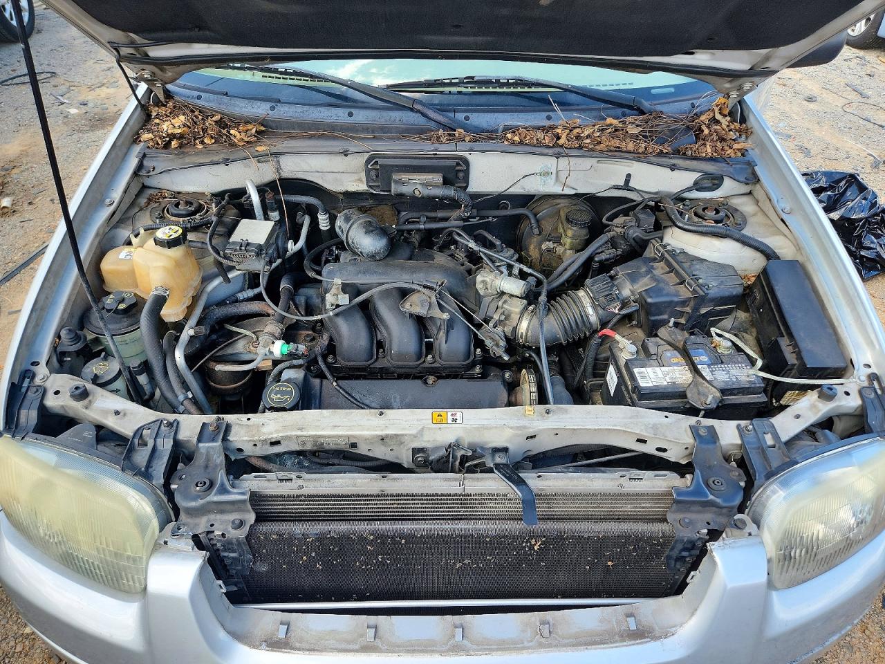 2004 Ford Escape Limited Silver vin: 1FMCU941X4KA44957