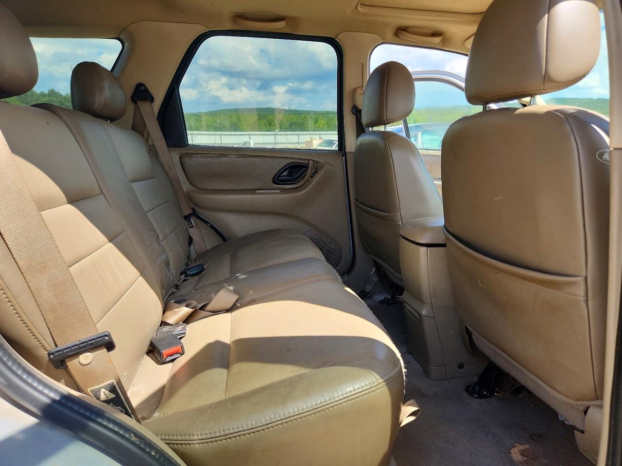 2004 Ford Escape Limited Silver vin: 1FMCU941X4KA44957