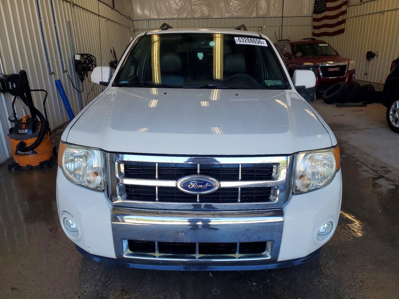 2009 Ford Escape Limited White vin: 1FMCU94G59KC56550