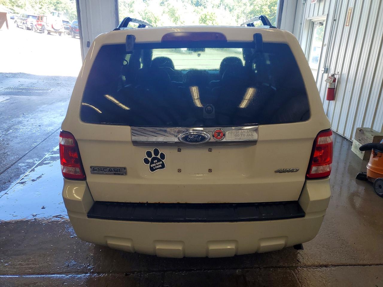 2009 Ford Escape Limited White vin: 1FMCU94G59KC56550