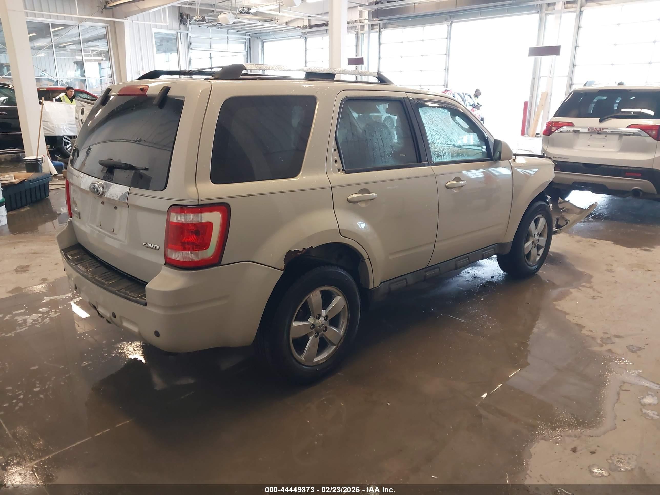 2009 Ford Escape Limited Серебряный vin: 1FMCU94G69KA65493